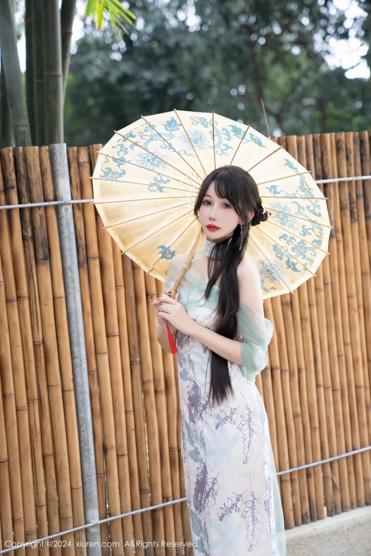 [XiuRen]高清写真图 2024.04.25 No.8448 波巧酱 美腿性感