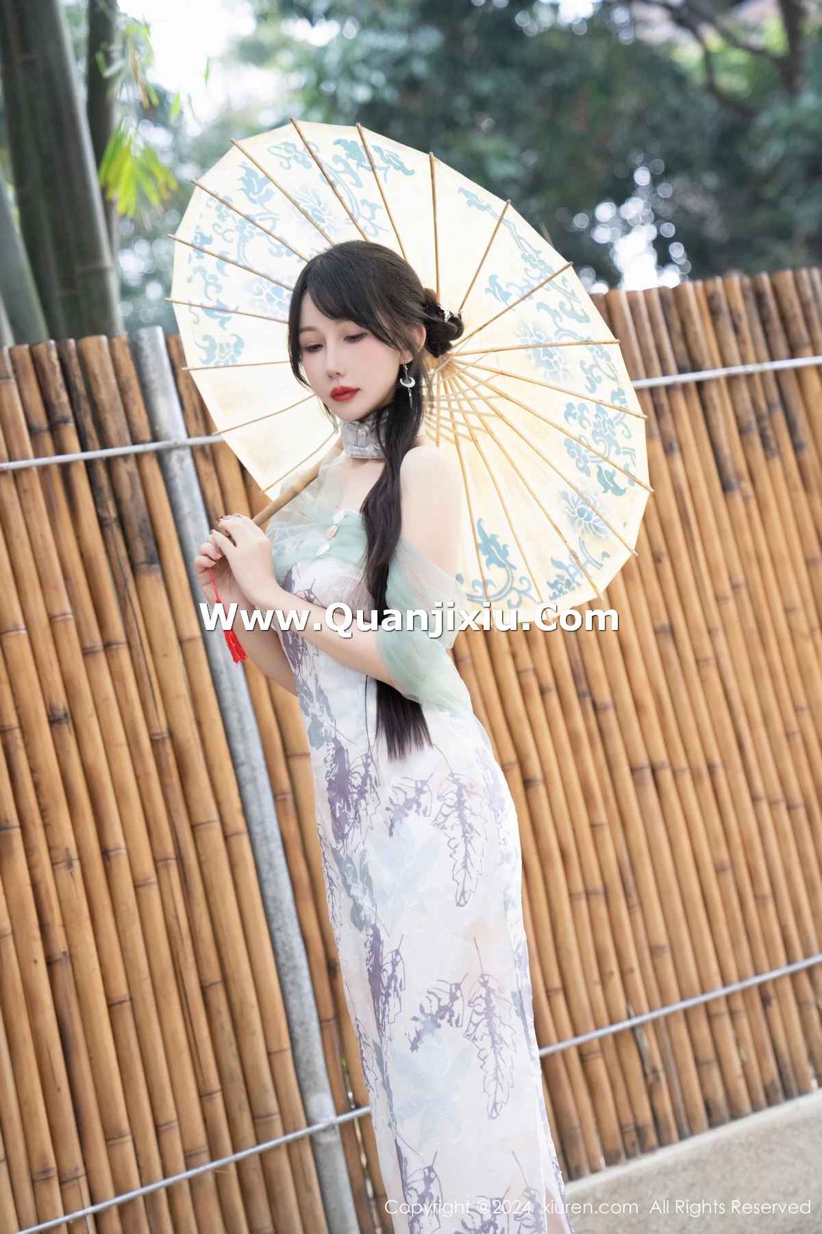 [XiuRen]高清写真图 2024.04.25 No.8448 波巧酱 美腿性感