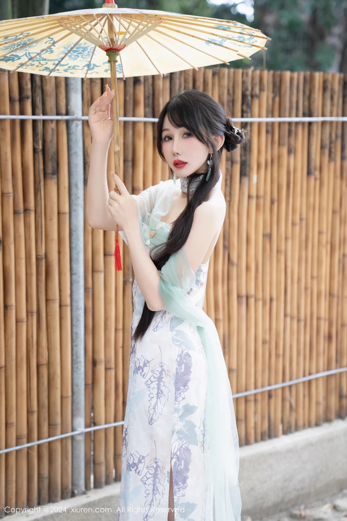 [XiuRen]高清写真图 2024.04.25 No.8448 波巧酱 美腿性感