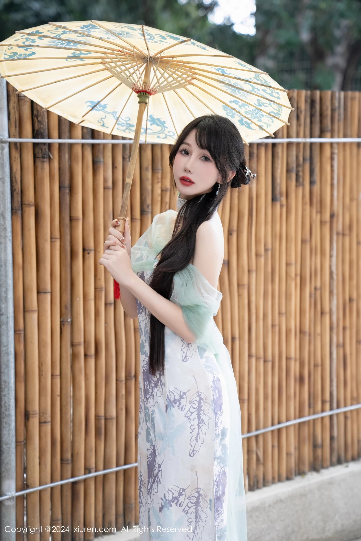 [XiuRen]高清写真图 2024.04.25 No.8448 波巧酱 美腿性感