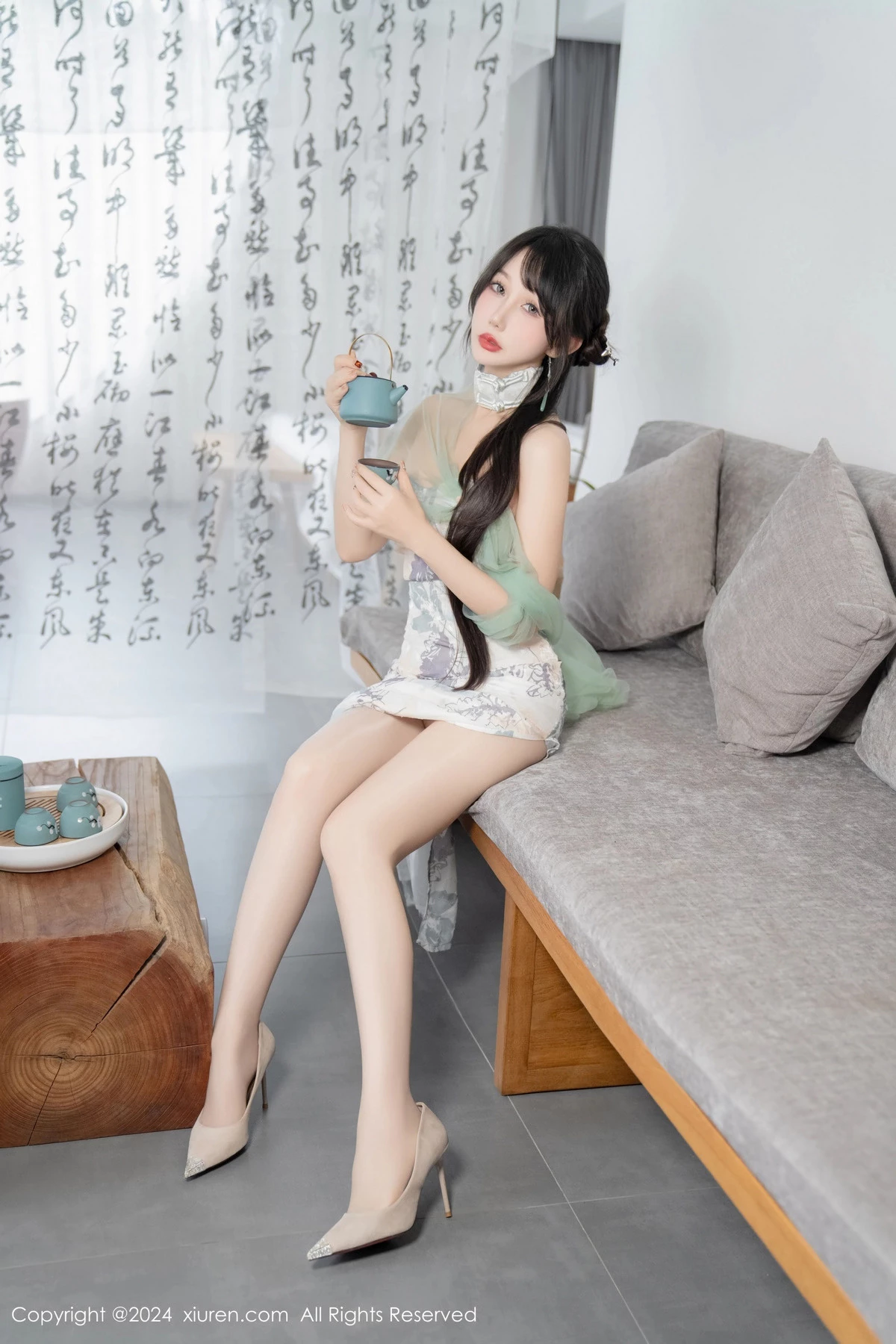 [XiuRen]高清写真图 2024.04.25 No.8448 波巧酱 美腿性感