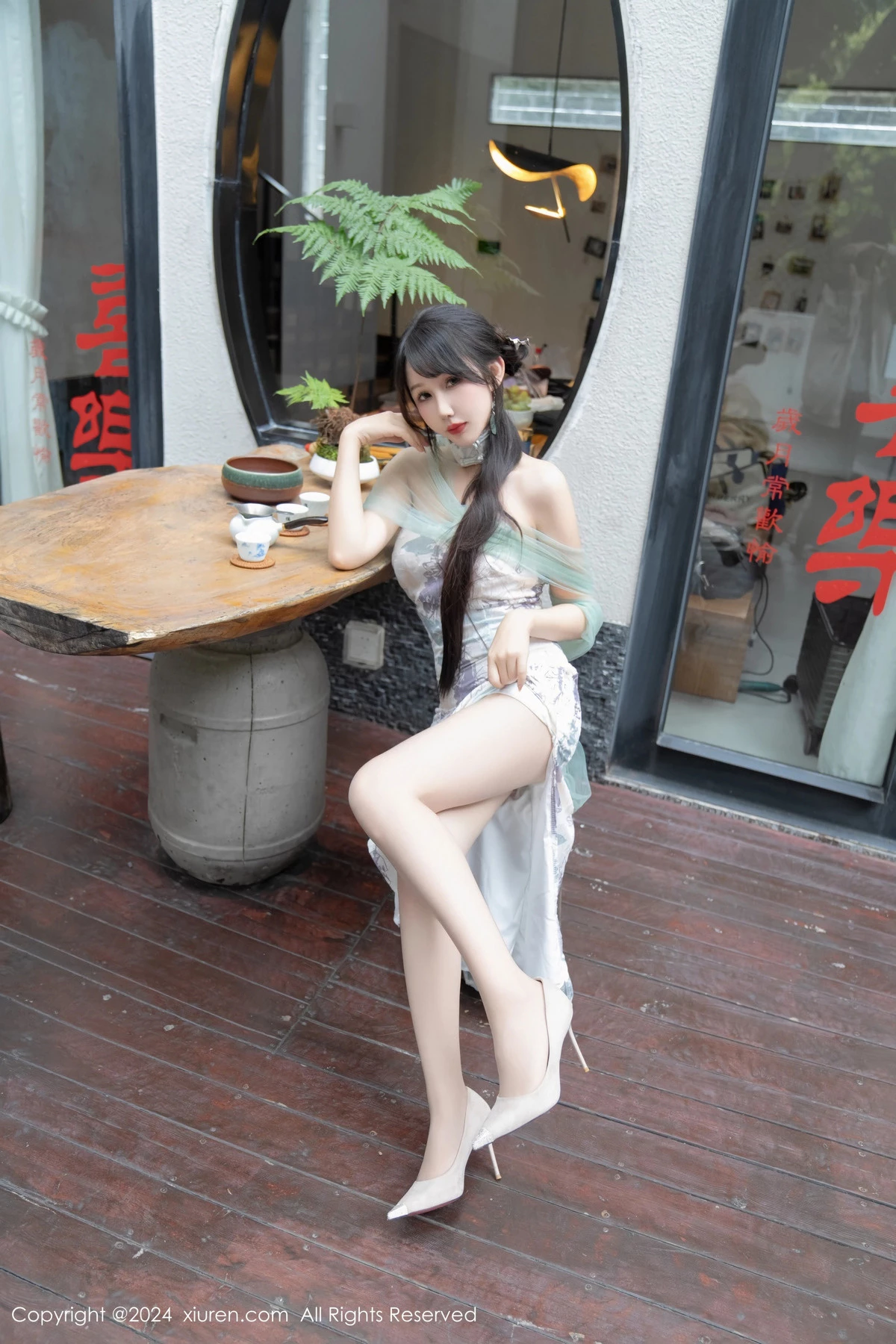 [XiuRen]高清写真图 2024.04.25 No.8448 波巧酱 美腿性感