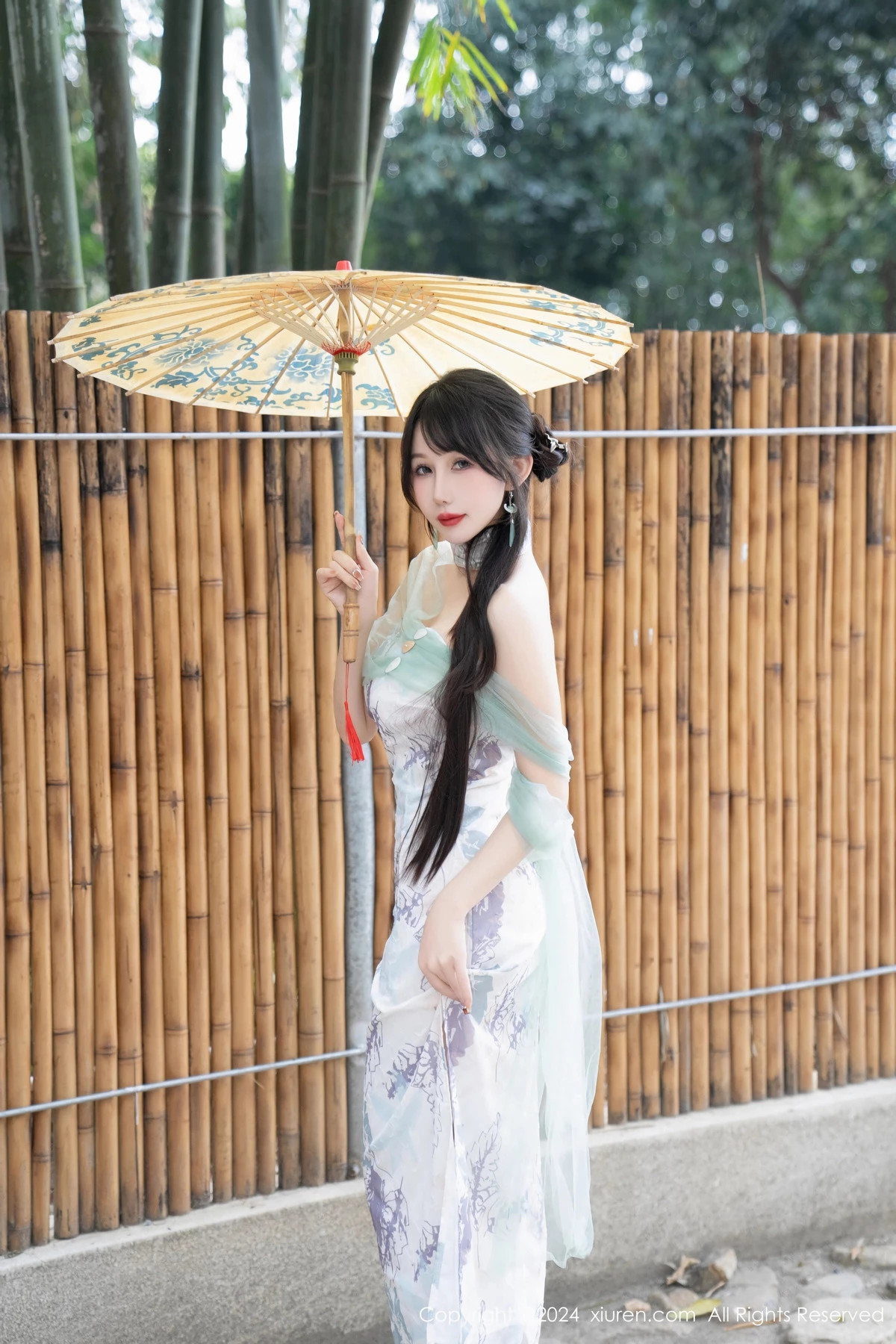 [XiuRen]高清写真图 2024.04.25 No.8448 波巧酱 美腿性感