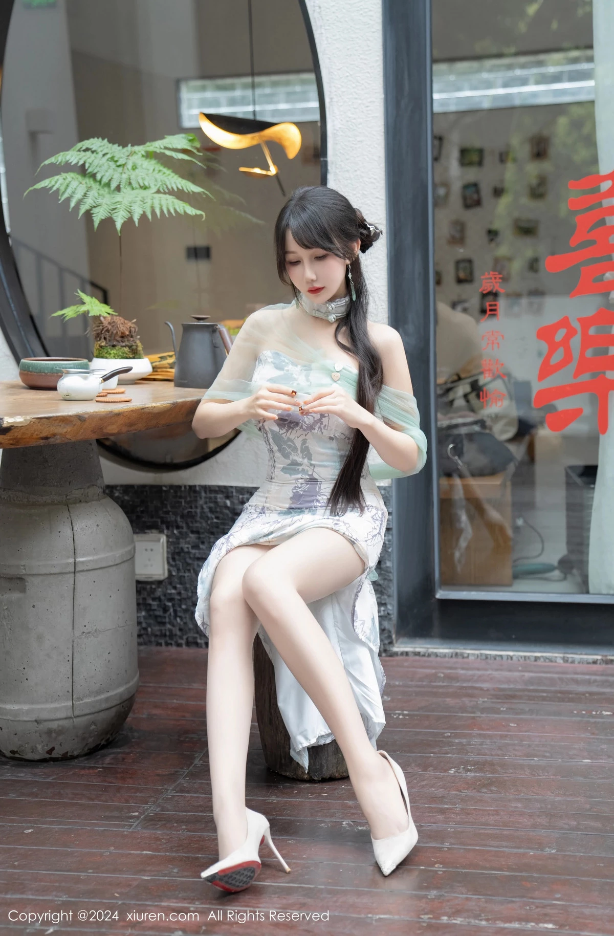[XiuRen]高清写真图 2024.04.25 No.8448 波巧酱 美腿性感