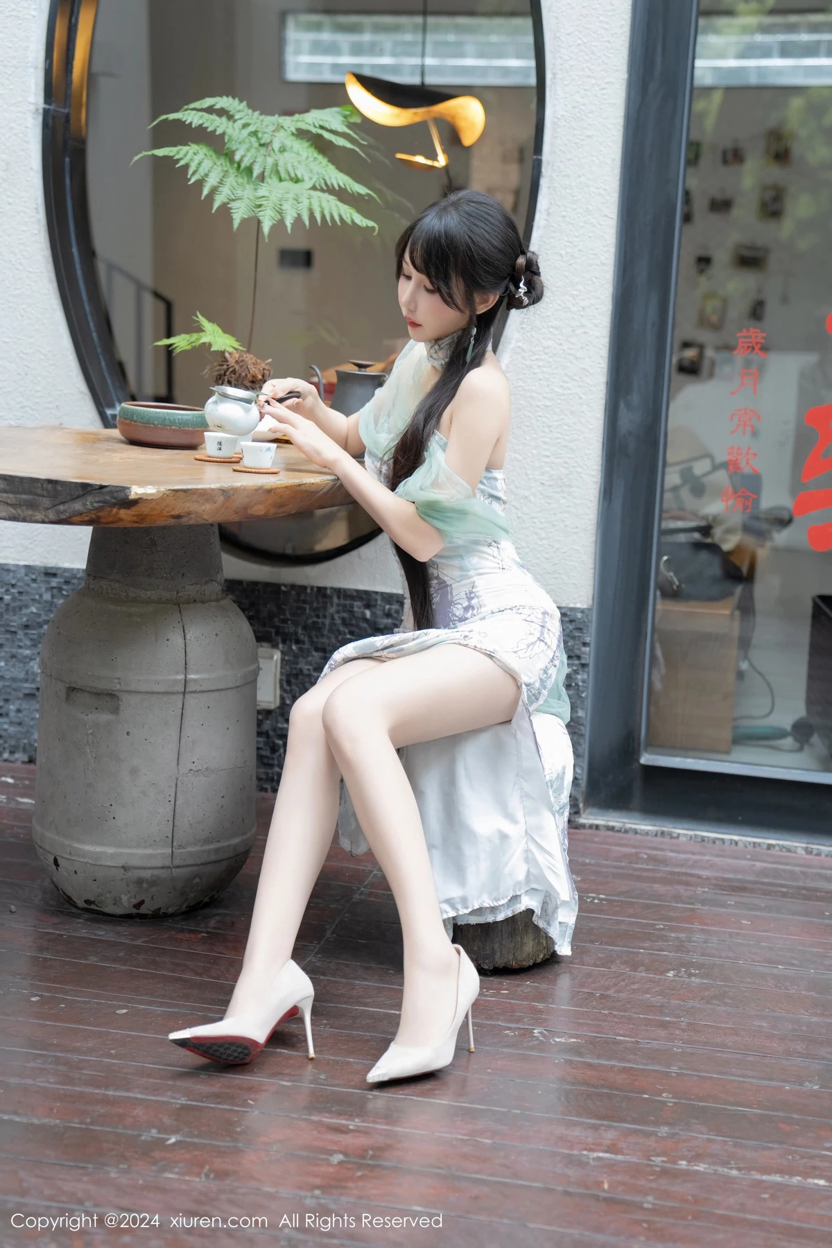 [XiuRen]高清写真图 2024.04.25 No.8448 波巧酱 美腿性感