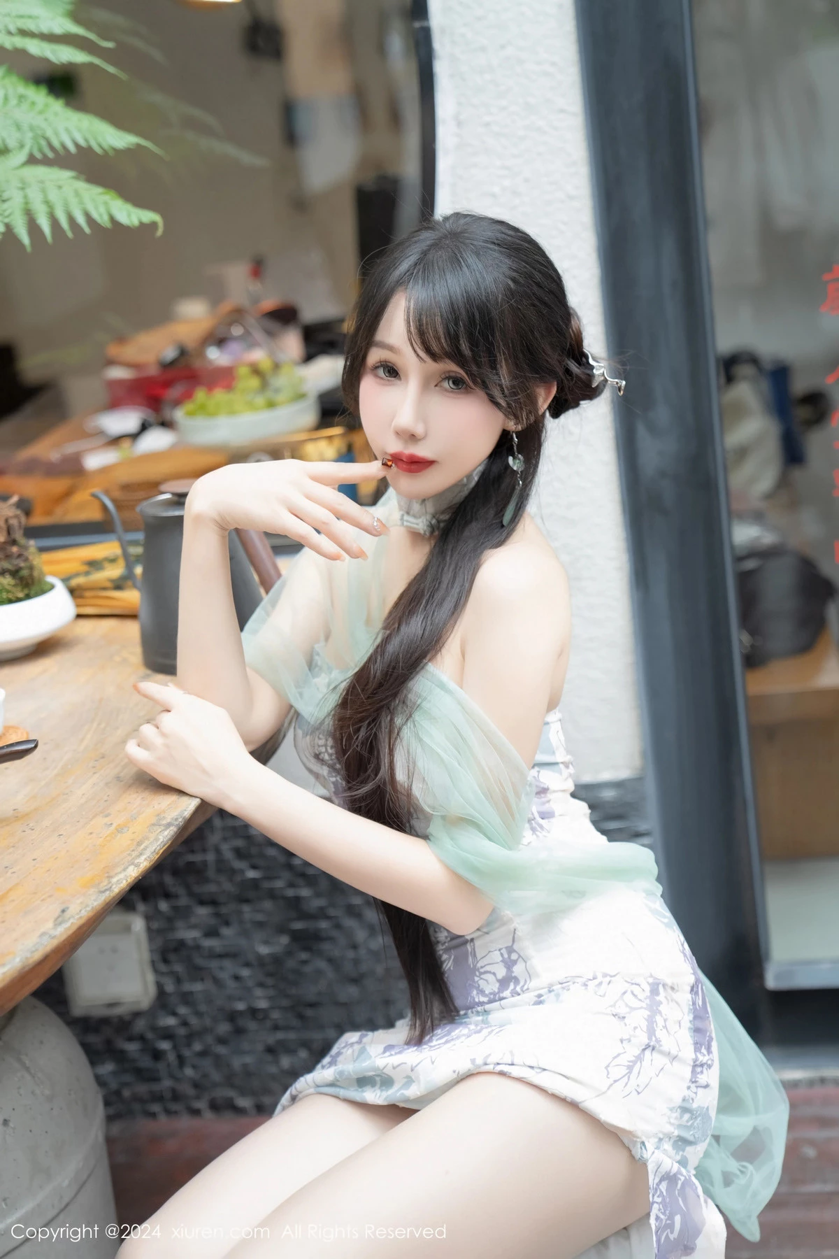 [XiuRen]高清写真图 2024.04.25 No.8448 波巧酱 美腿性感