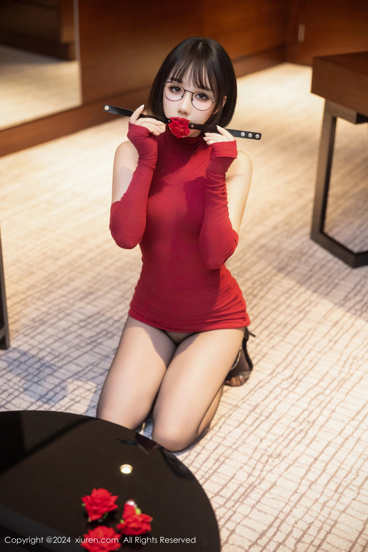 [XiuRen]高清写真图 2024.09.02 No.9096 波巧酱 黑丝美腿
