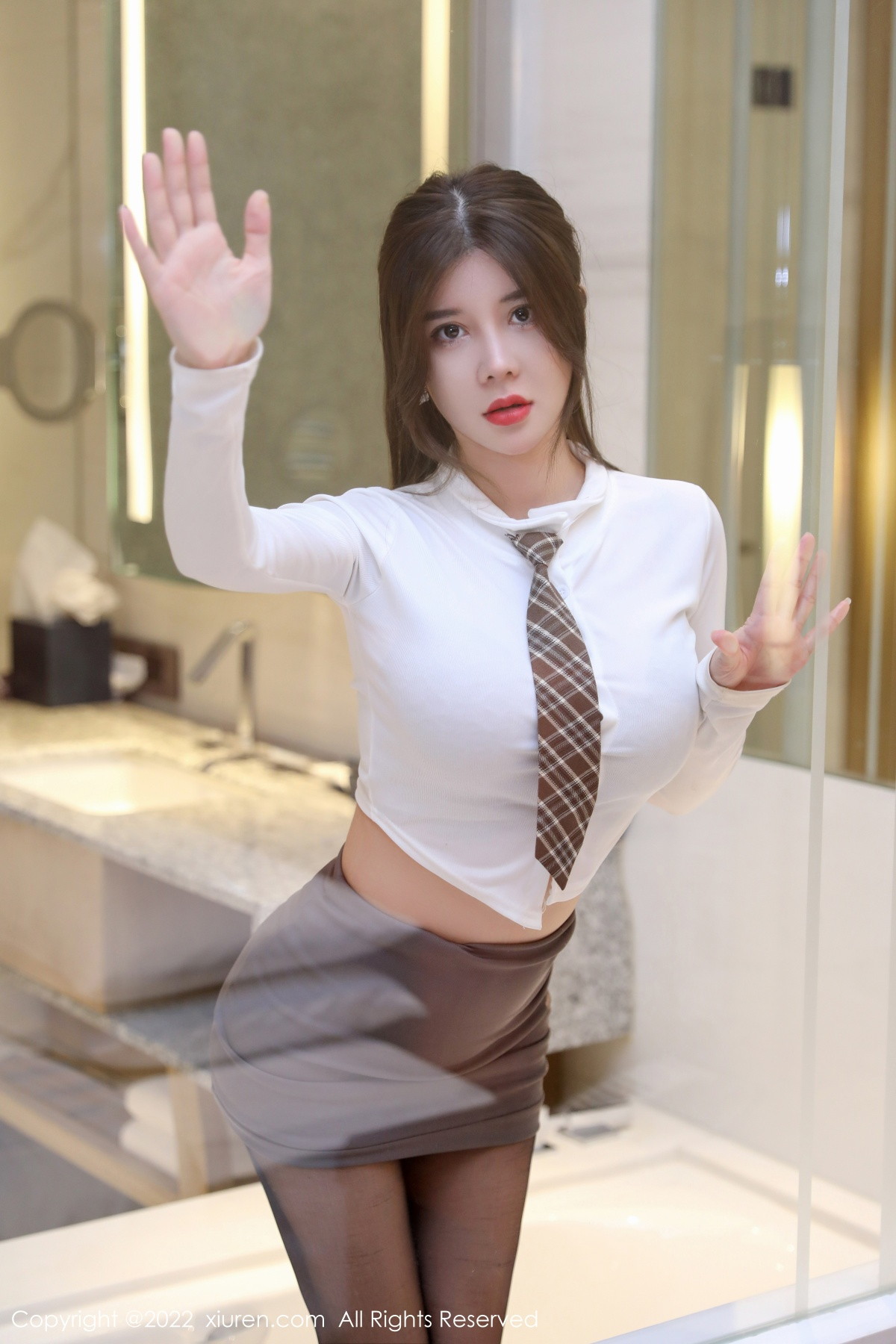 [XiuRen]高清写真图 2022.12.07 No.5961 周jojobaby 黑丝短裙
