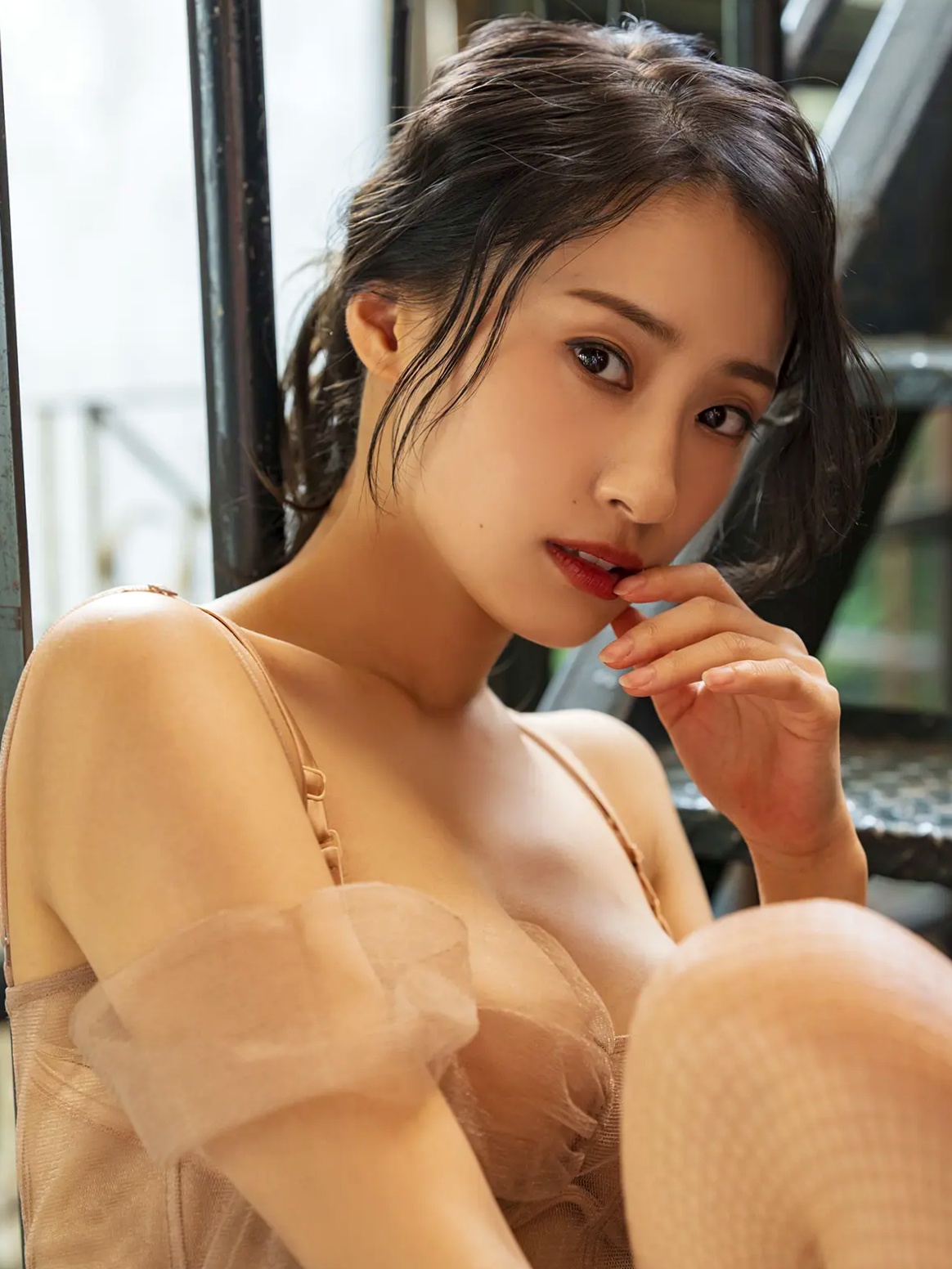 澄田綾乃 - 澄んだ瞳に恋してる [100P]
