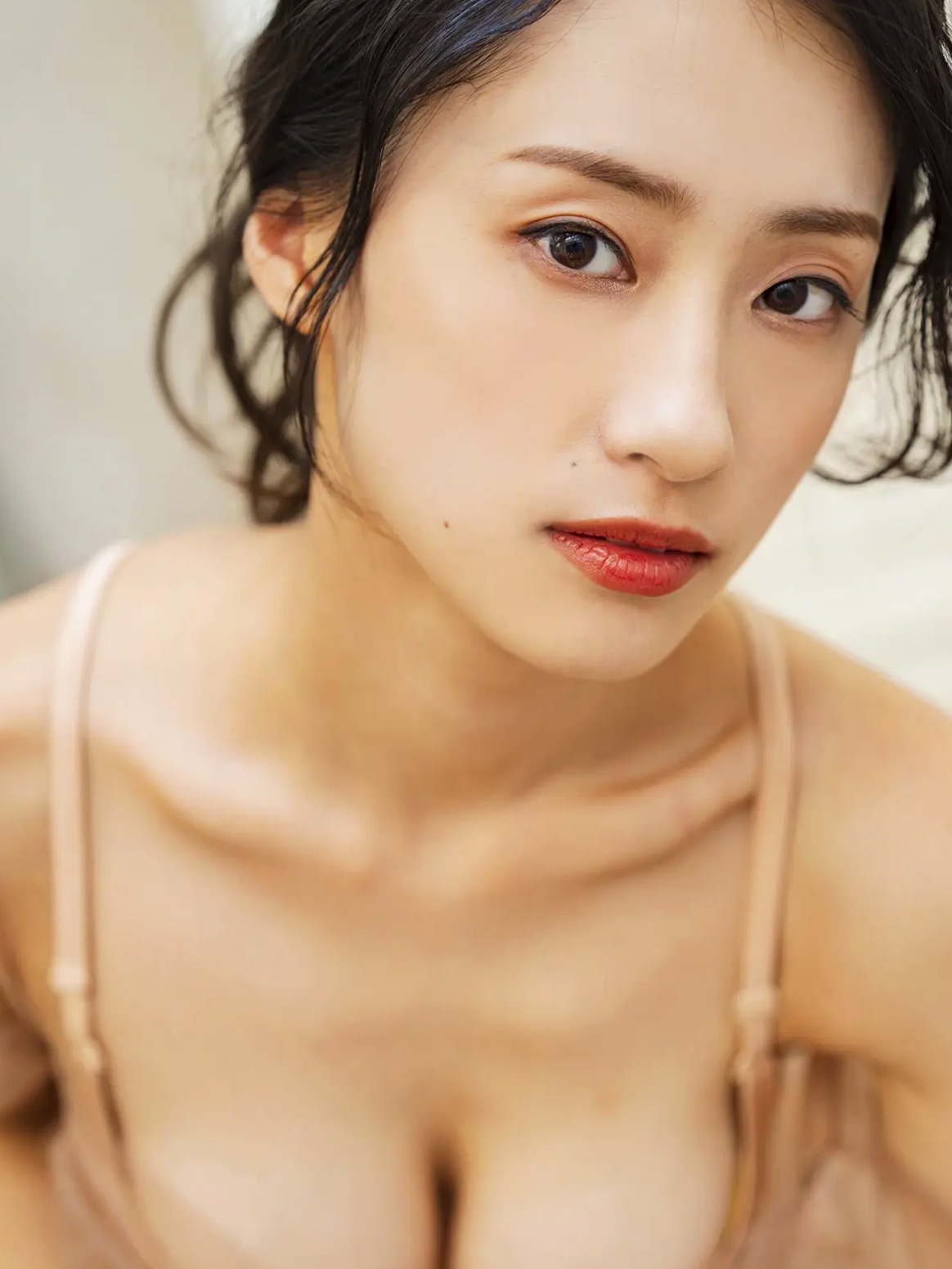 澄田綾乃 - 澄んだ瞳に恋してる [100P]