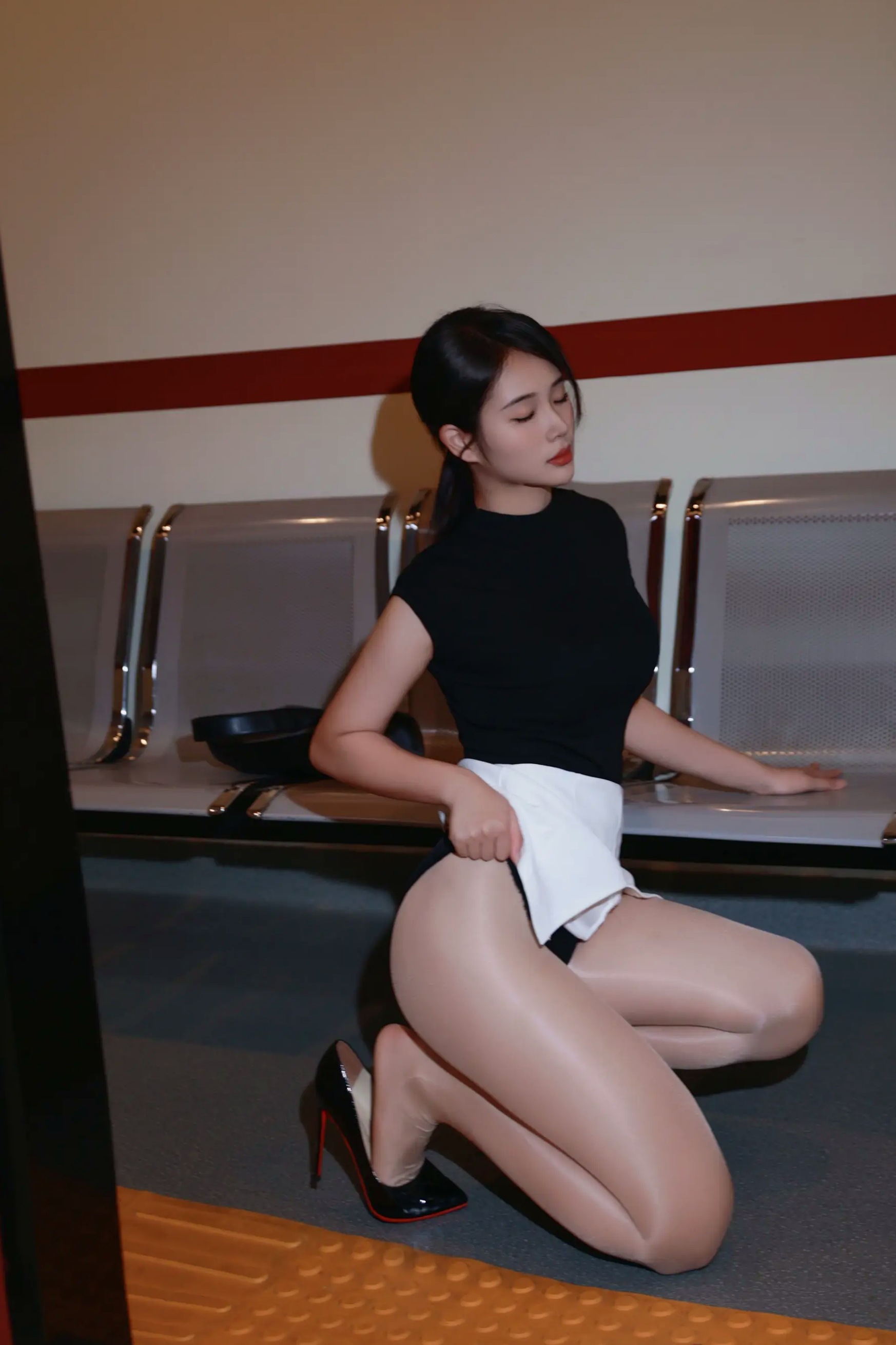 Gallery - 南乔 - 列车私拍黑丝美臀诱惑私房照性感诱惑美臀私房照黑丝 南乔女神私房照_秀色女神 - image 7