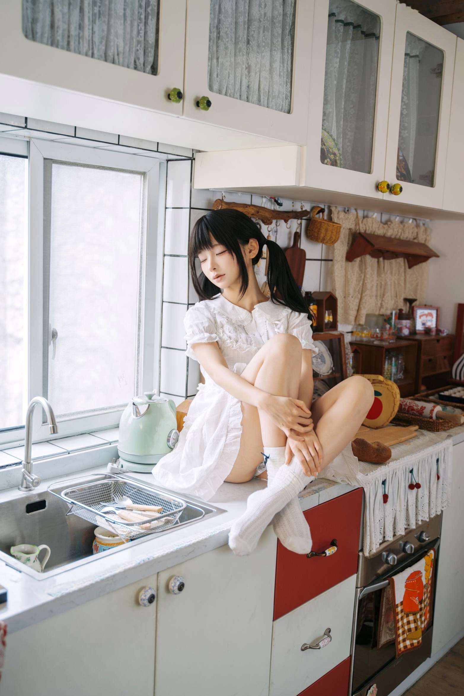 蠢沫沫-2025年08月自拍 紫色蕾丝内衣丝袜复古私房性感写真