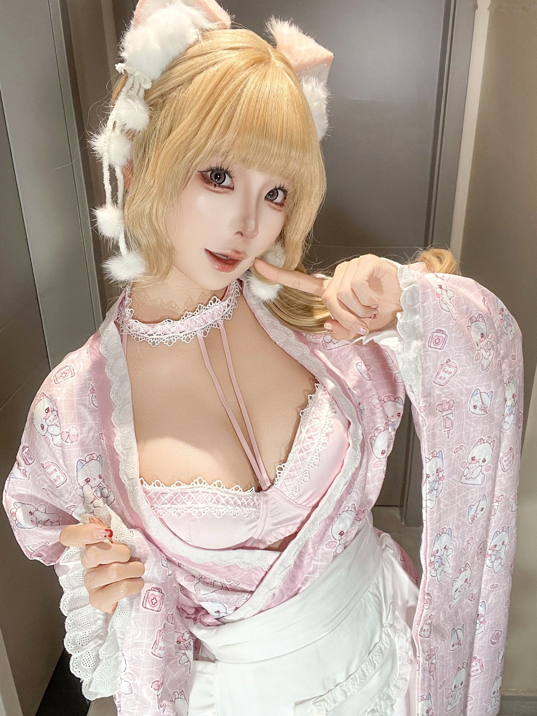 蠢沫沫-2025年6月朋友圈自拍合集 萌系猫耳性感Cosplay私房美图