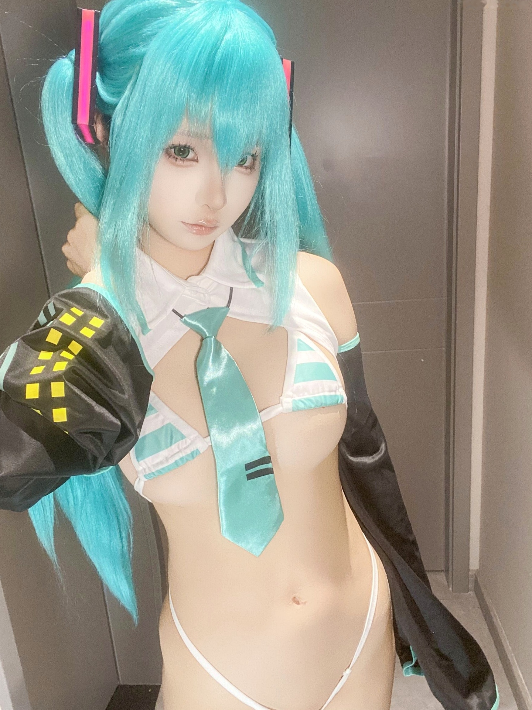 蠢沫沫-2025年6月朋友圈自拍合集 萌系猫耳性感Cosplay私房美图