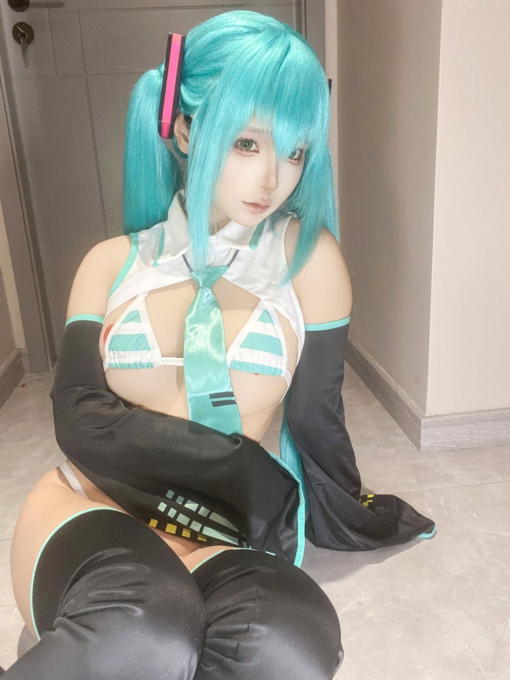 蠢沫沫-2025年6月朋友圈自拍合集 萌系猫耳性感Cosplay私房美图