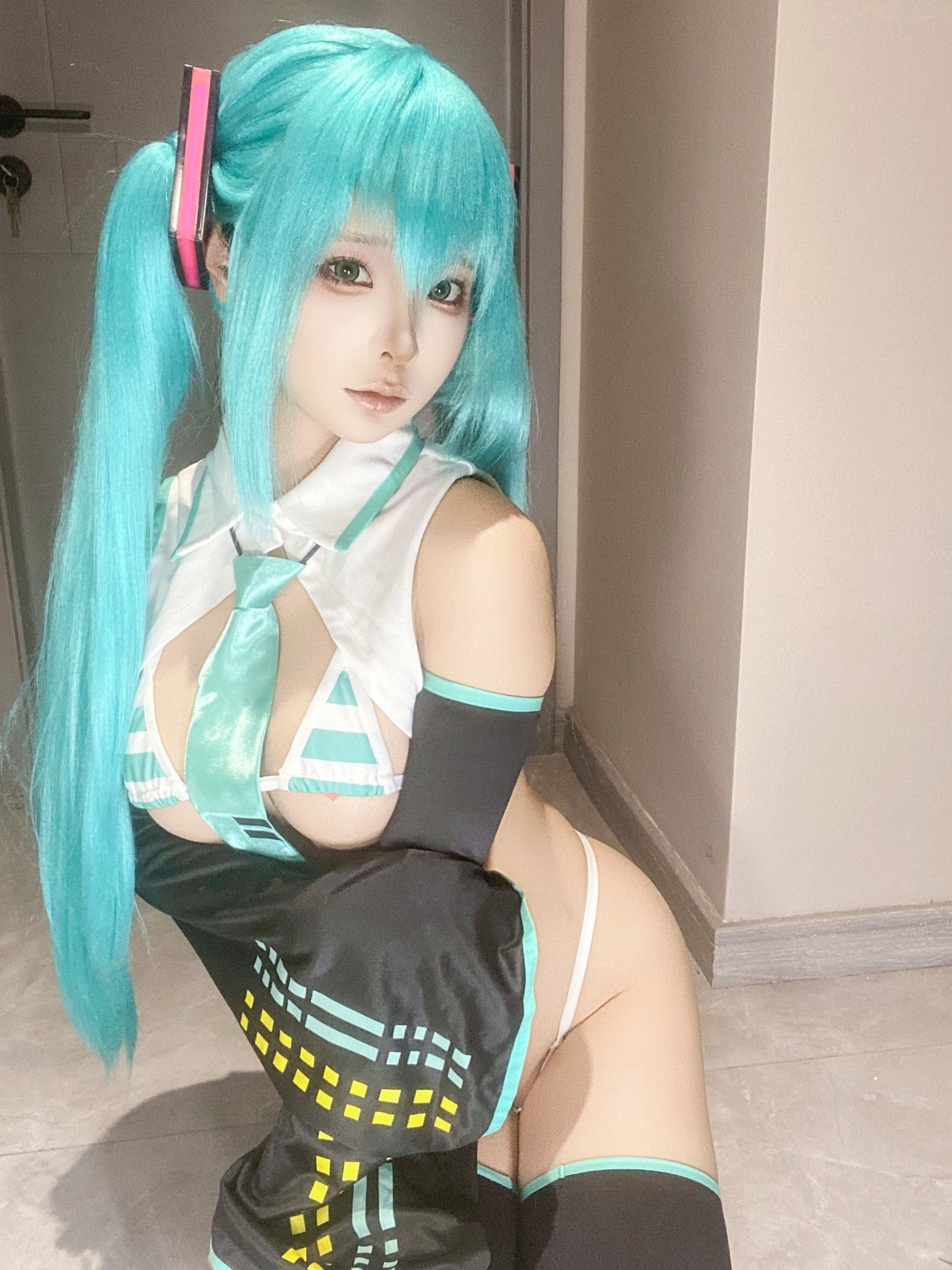 蠢沫沫-2025年6月朋友圈自拍合集 萌系猫耳性感Cosplay私房美图