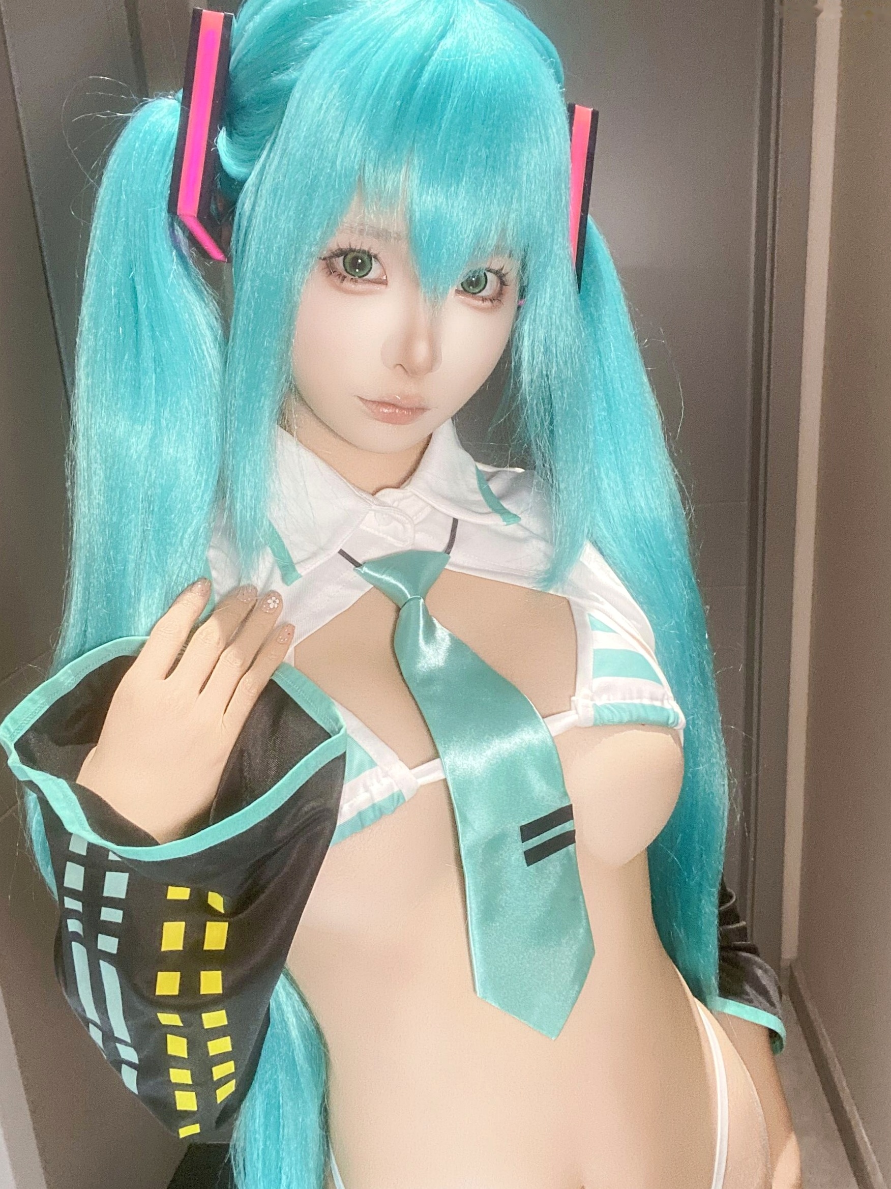 蠢沫沫-2025年6月朋友圈自拍合集 萌系猫耳性感Cosplay私房美图