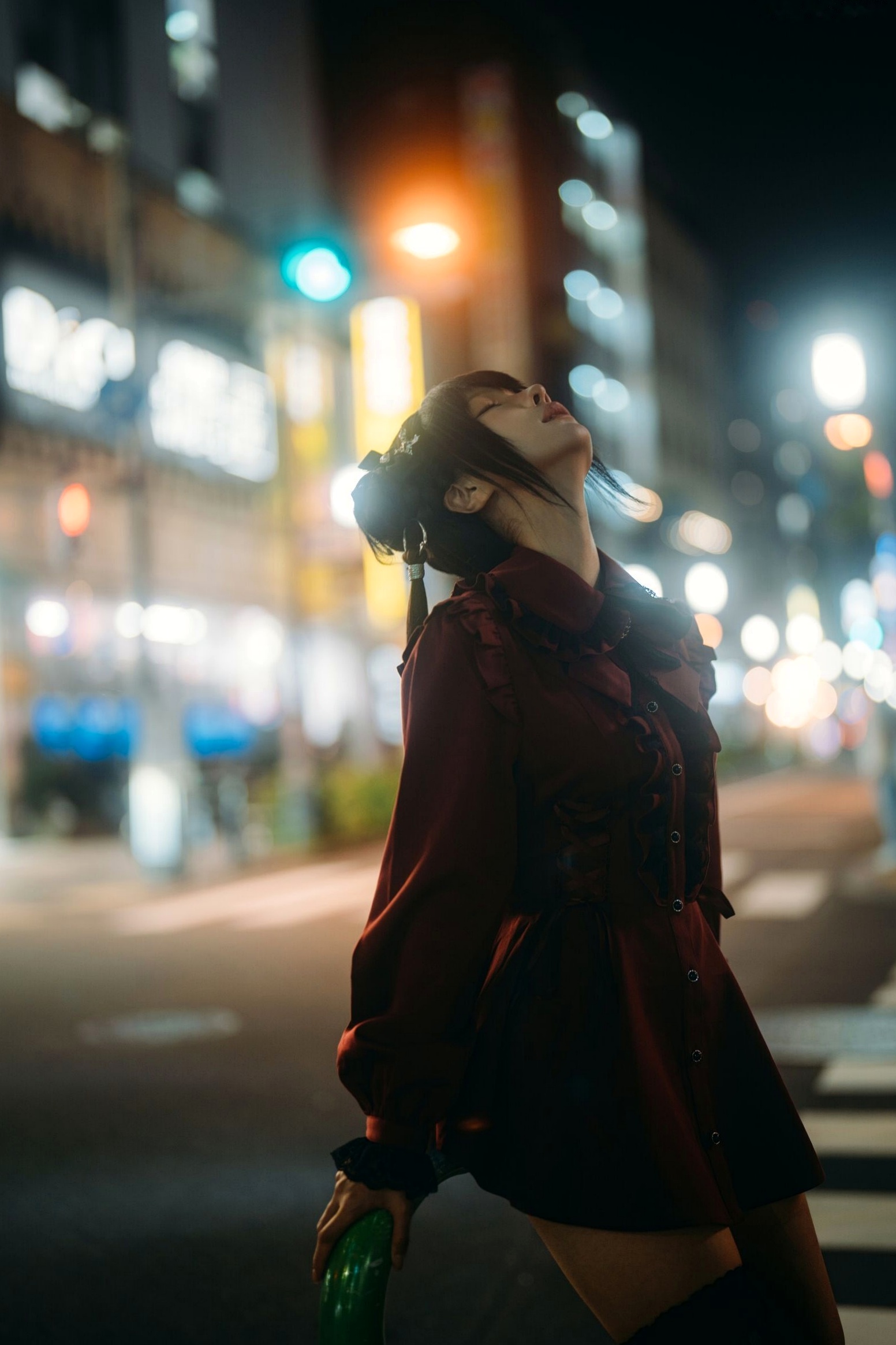 蠢沫沫-夜行：城市暗夜街拍风格，极致曲线尽显诱惑
