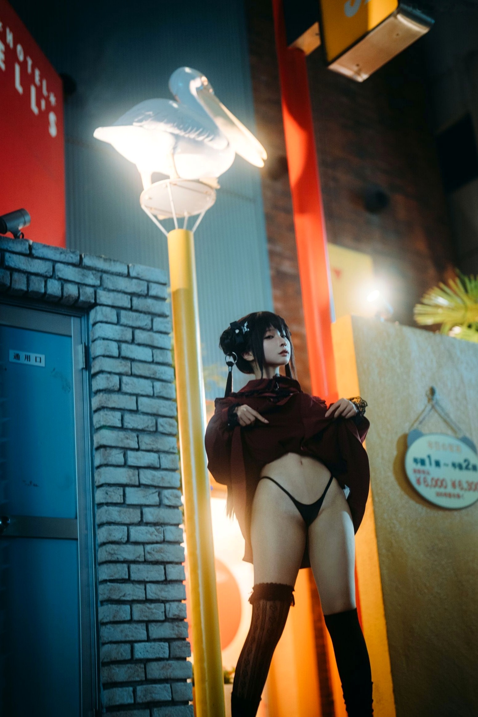 蠢沫沫-夜行：城市暗夜街拍风格，极致曲线尽显诱惑