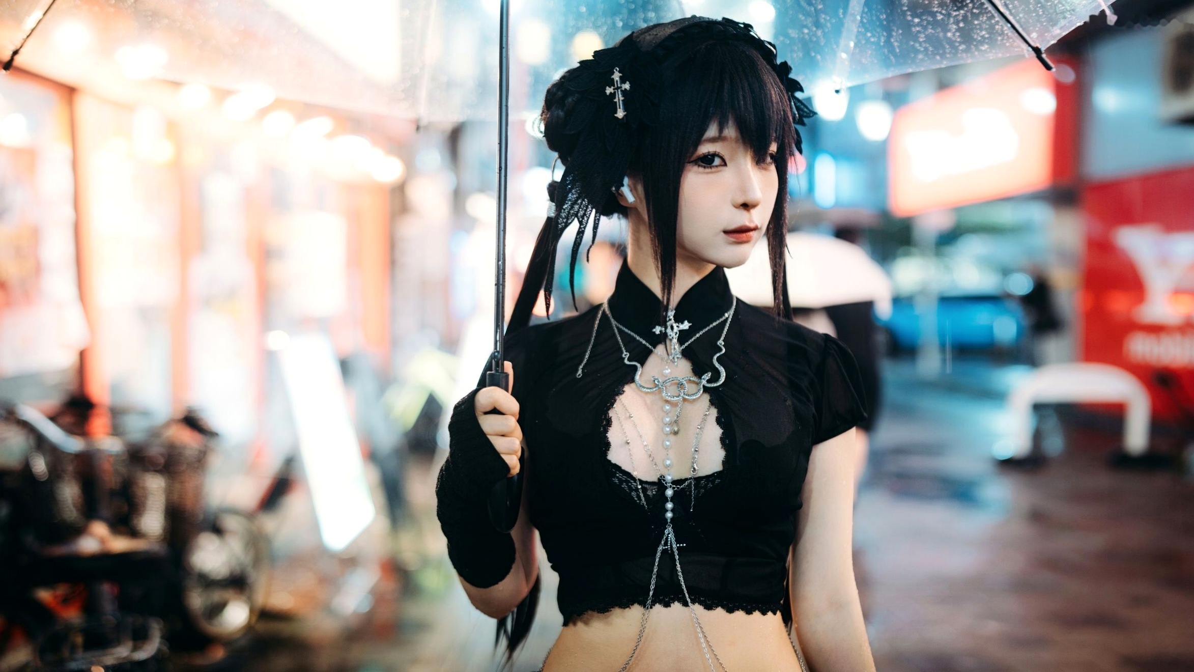 蠢沫沫-夜行：城市暗夜街拍风格，极致曲线尽显诱惑
