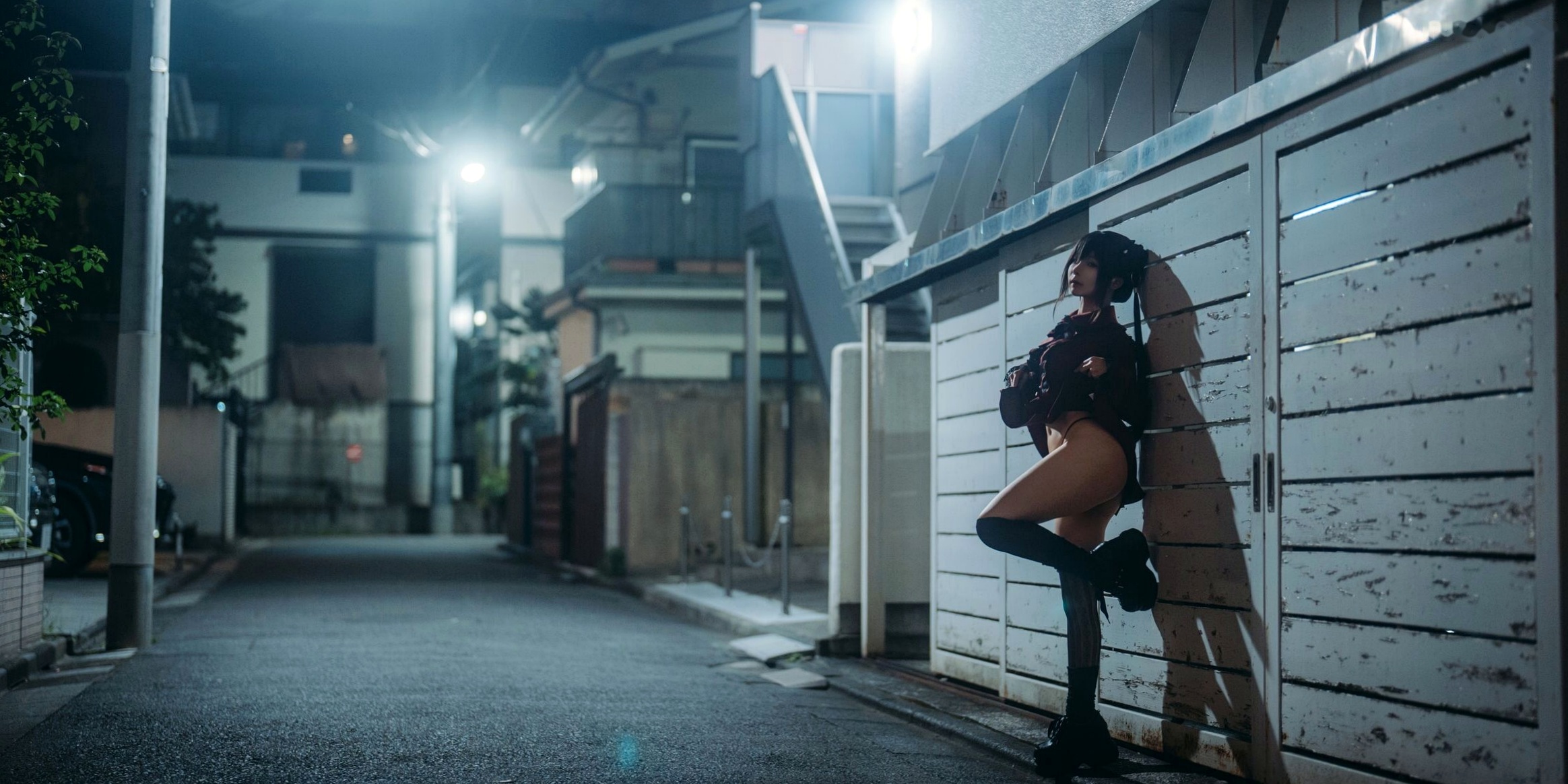 蠢沫沫-夜行：城市暗夜街拍风格，极致曲线尽显诱惑