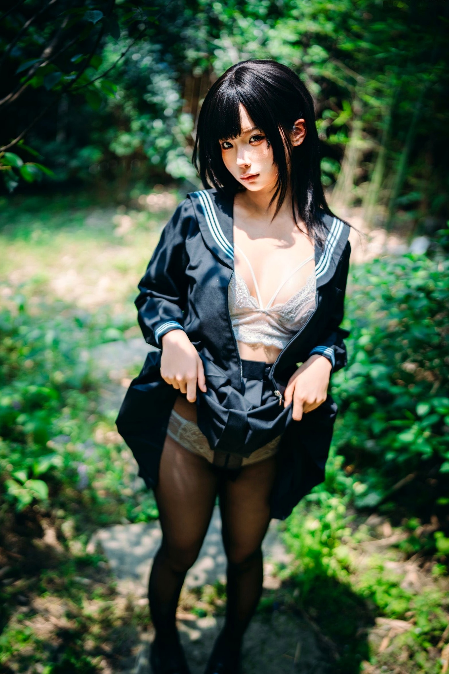 蠢沫沫-10月自拍校服私房写真，深色制服与纯白居家风格，尽显极致清纯萌系女神风采