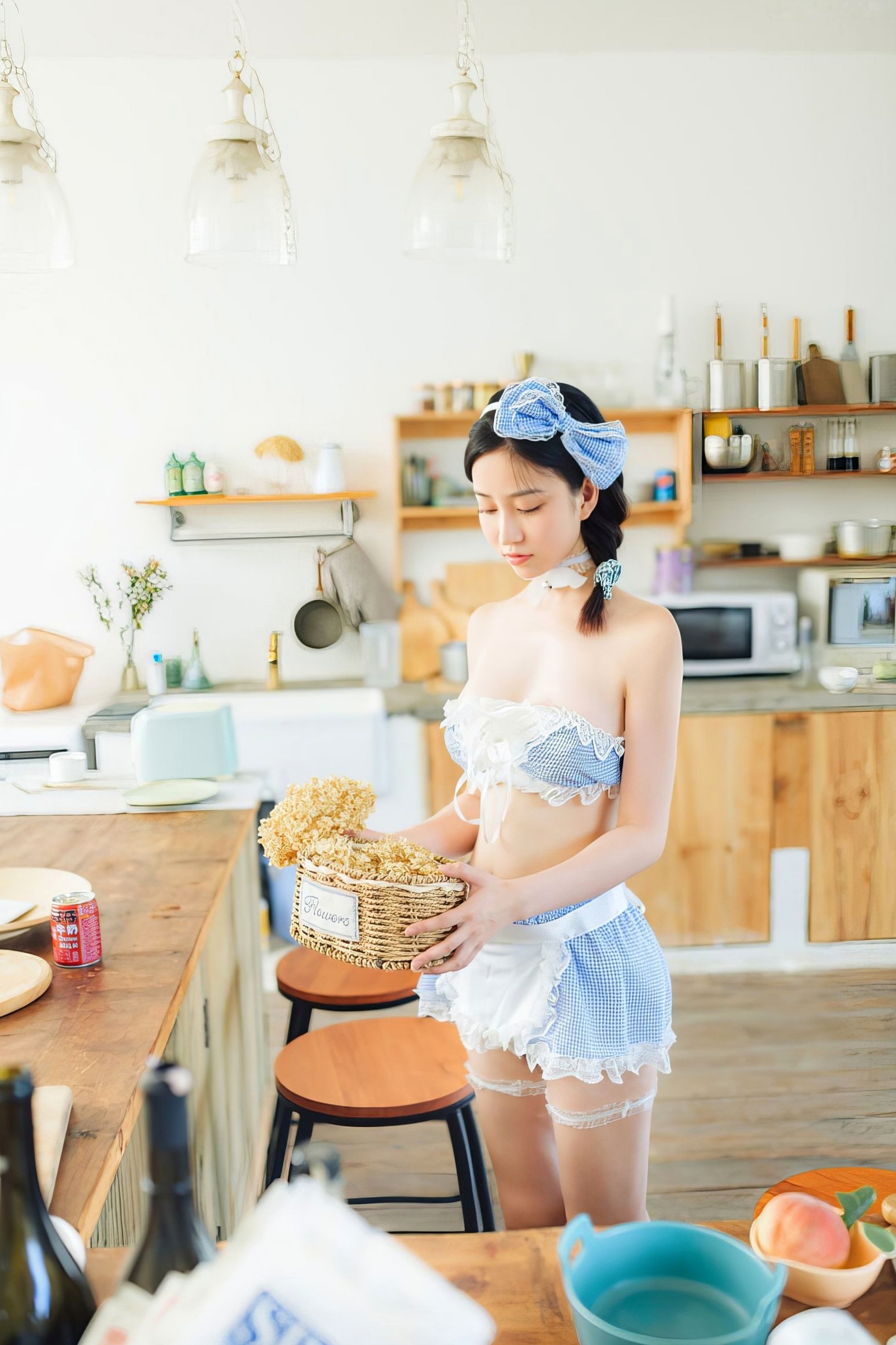 Gallery - 年年-厨娘私房写真：蓝白格纹可爱女仆制服诱惑，性感居家大尺度摄影美图制服私房照性感诱惑大尺度 年年女神私房照_秀色女神 - image 5