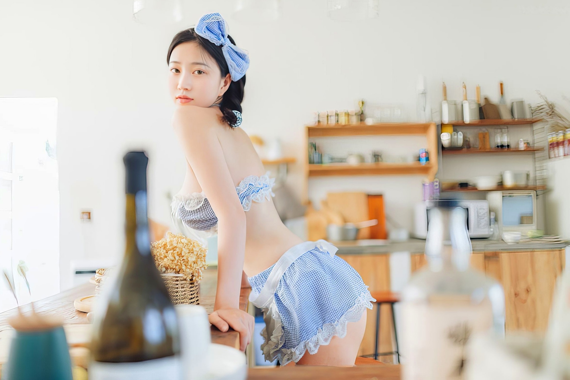 Gallery - 年年-厨娘私房写真：蓝白格纹可爱女仆制服诱惑，性感居家大尺度摄影美图制服私房照性感诱惑大尺度 年年女神私房照_秀色女神 - image 25