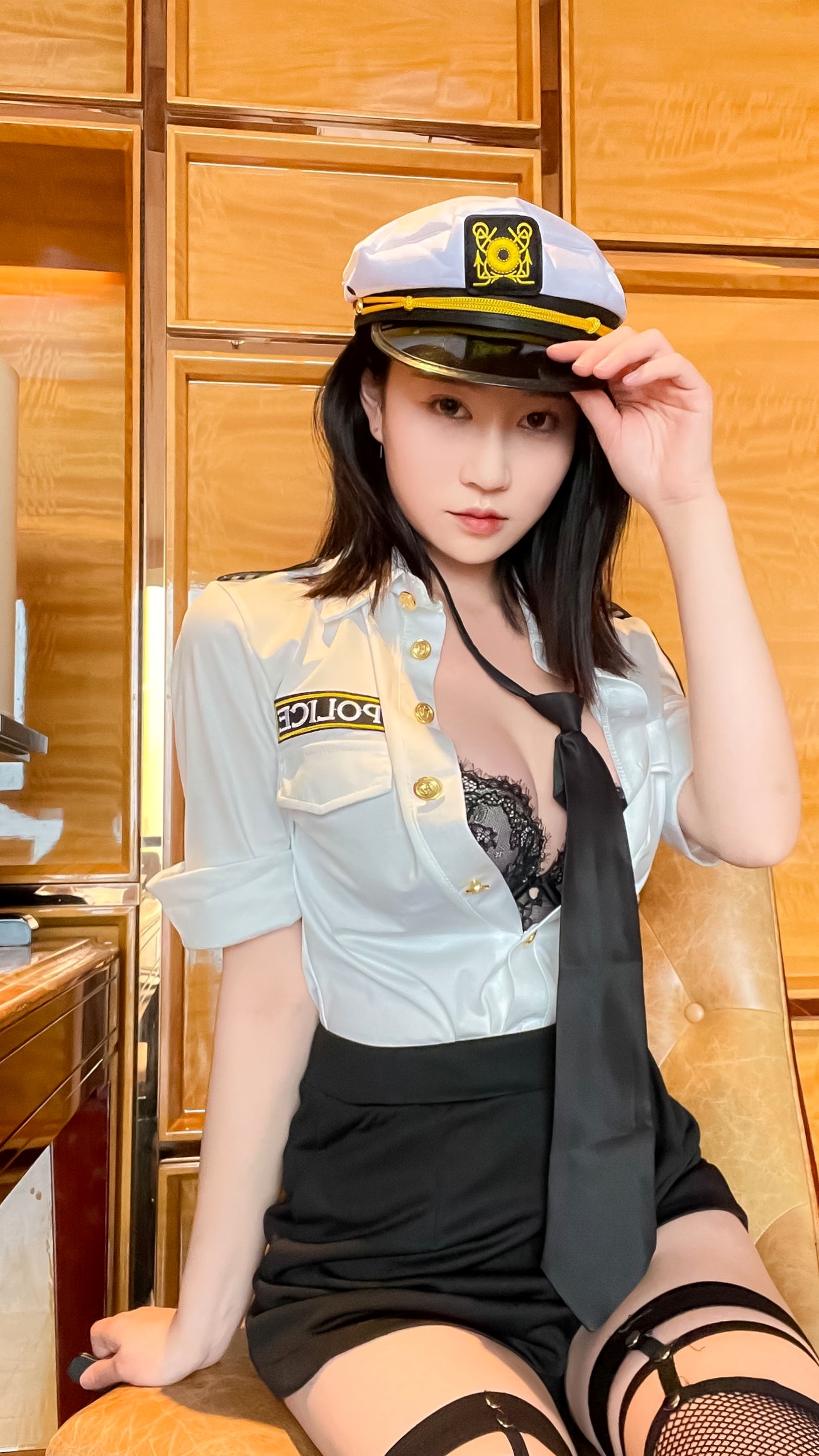 Gallery - 年年-涩女警：极品制服诱惑，角色扮演渔网袜私房写真，火辣身材尽显，性感迷人！性感制服诱惑私房照大尺度 年年女神私房照_秀色女神 - image 51