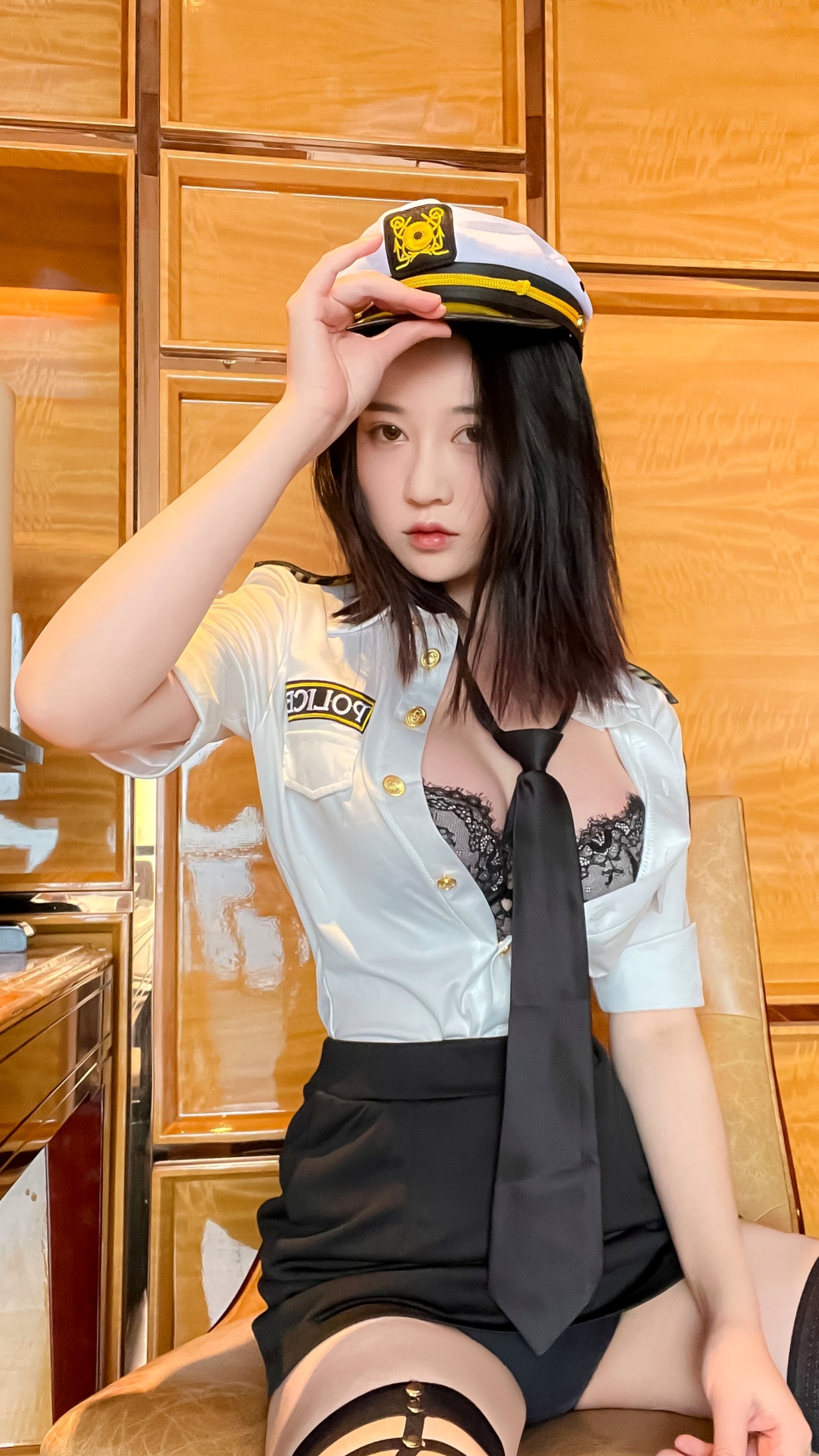 Gallery - 年年-涩女警：极品制服诱惑，角色扮演渔网袜私房写真，火辣身材尽显，性感迷人！性感制服诱惑私房照大尺度 年年女神私房照_秀色女神 - image 56