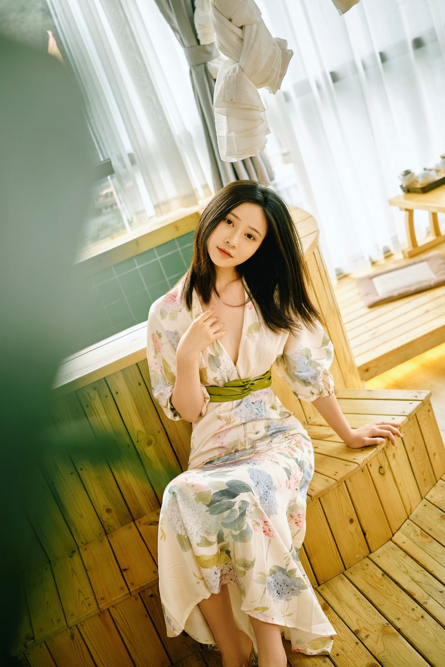 Gallery - 《年年-七月》清新气质女神唯美花裙写真，古风庭院与雅致室内静谧动人清新气质清纯私房照 年年女神私房照_秀色女神 - image 9