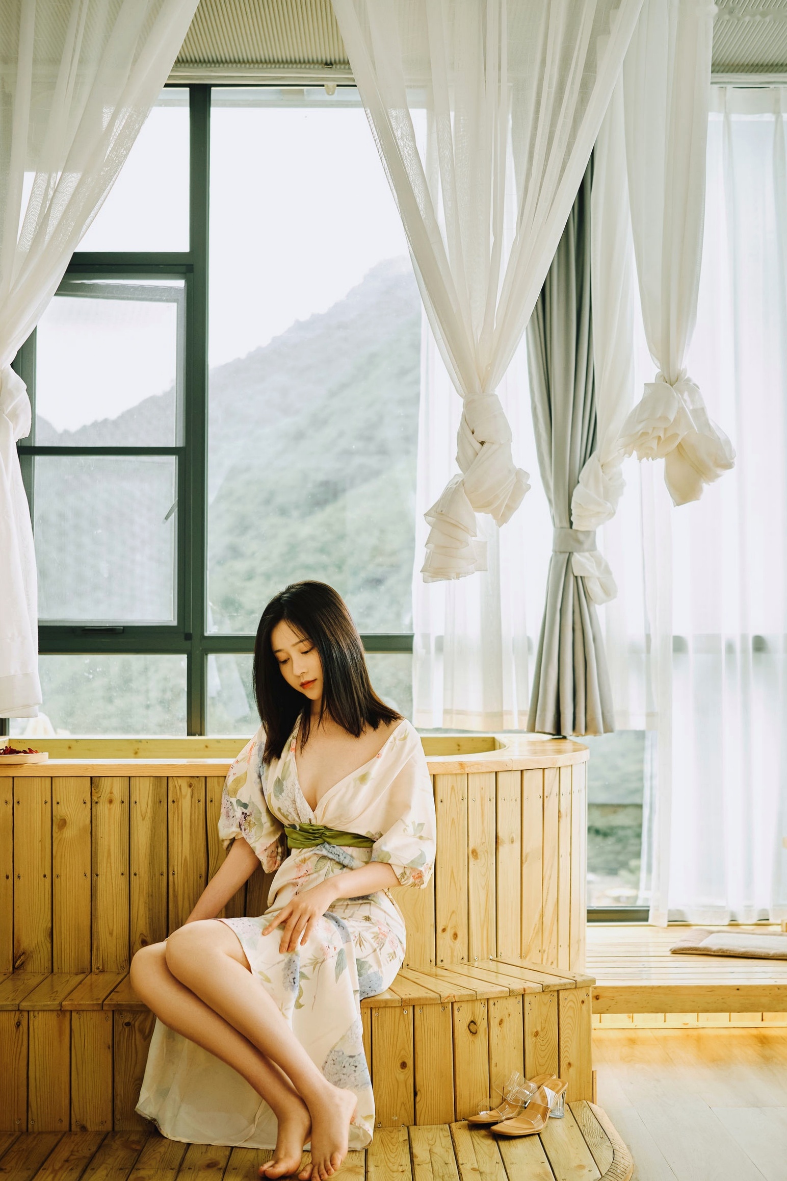 Gallery - 《年年-七月》清新气质女神唯美花裙写真，古风庭院与雅致室内静谧动人清新气质清纯私房照 年年女神私房照_秀色女神 - image 13
