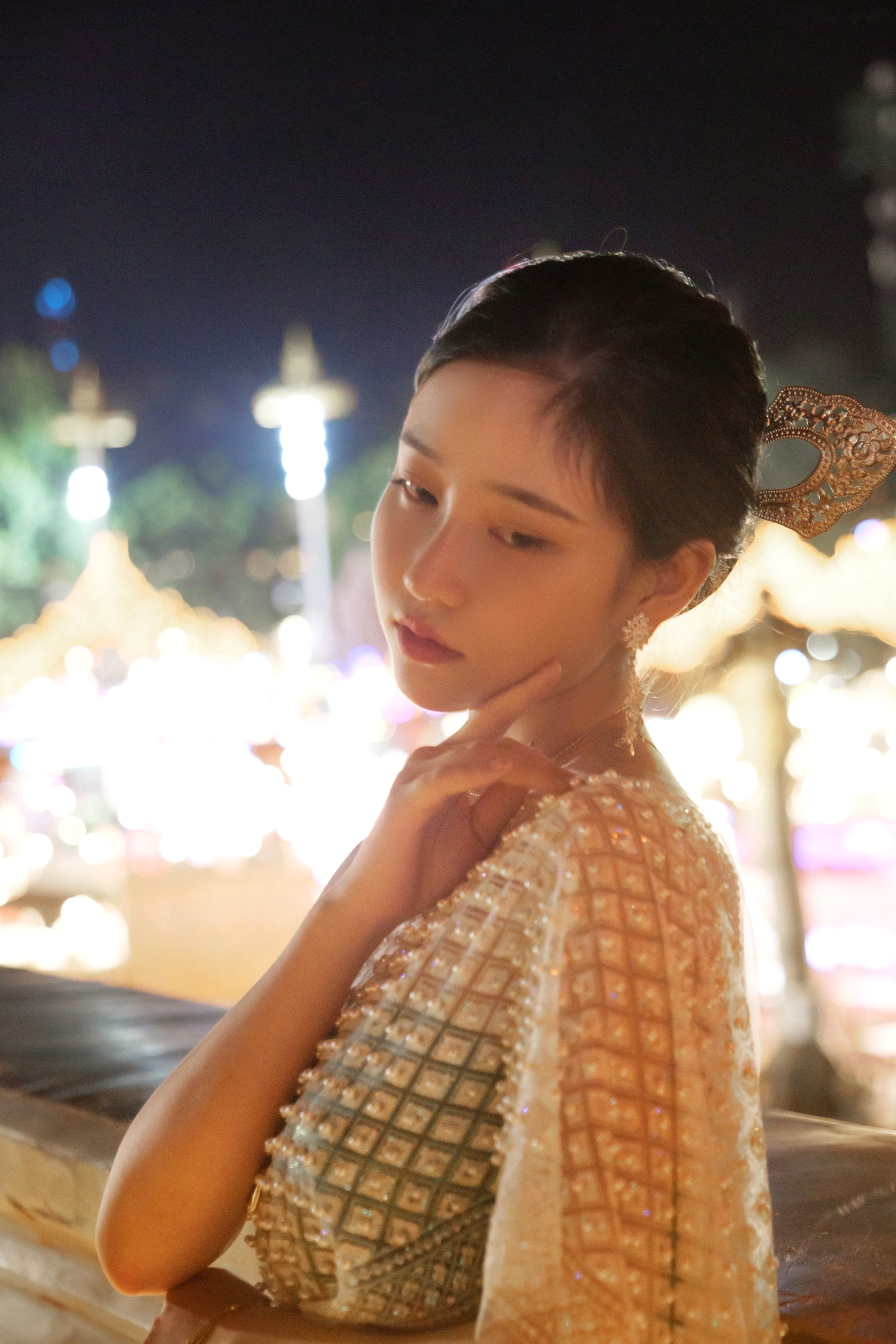 Gallery - 年年-玉兔公主：东南亚风情传统服饰夜景大片，唯美古风意境，优雅清纯女神气质泰国角色扮演清纯 年年女神私房照_秀色女神 - image 2