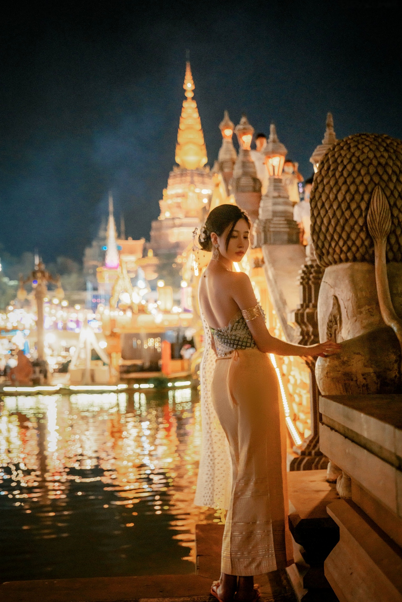 Gallery - 年年-玉兔公主：东南亚风情传统服饰夜景大片，唯美古风意境，优雅清纯女神气质泰国角色扮演清纯 年年女神私房照_秀色女神 - image 3