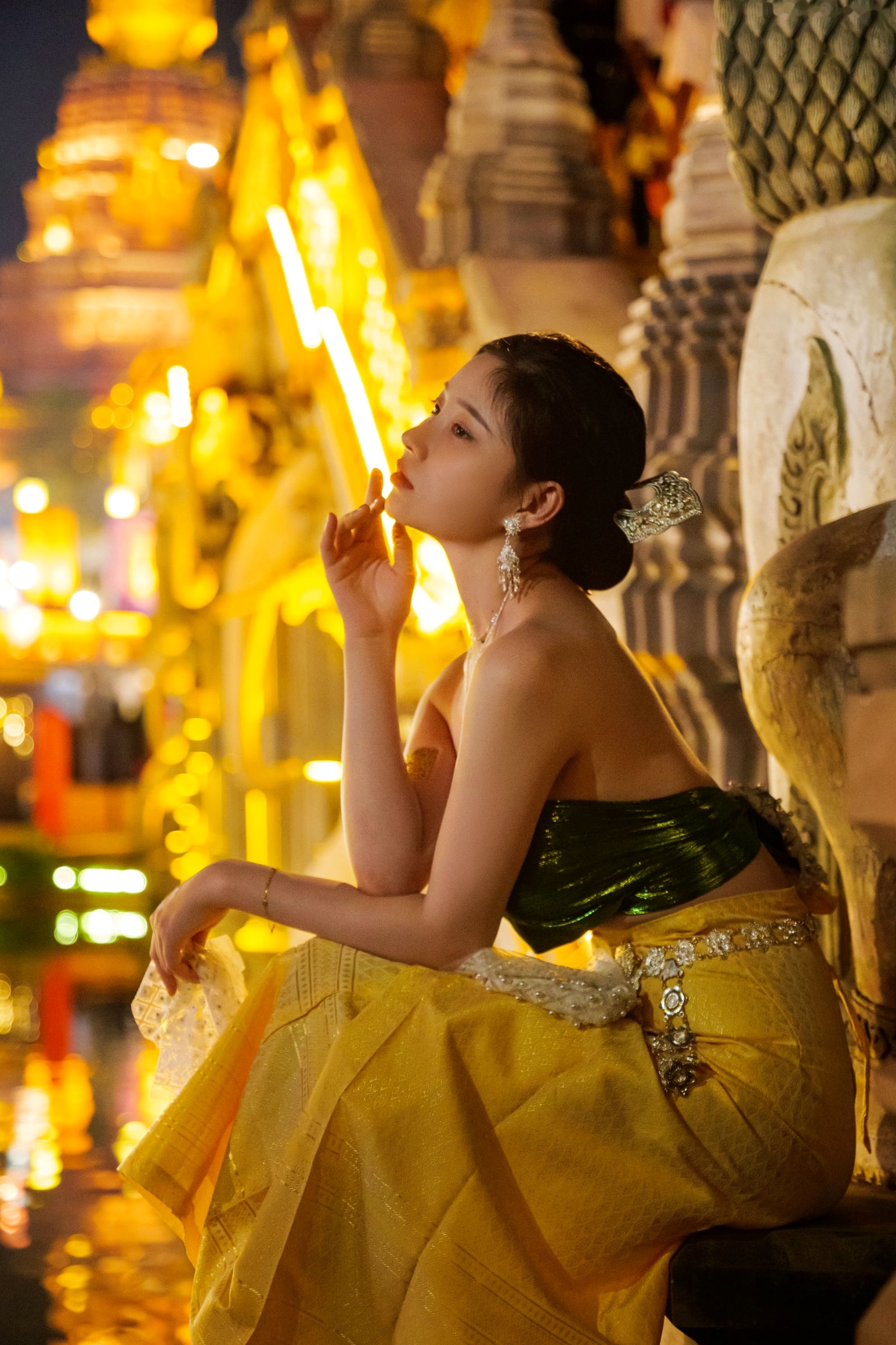 Gallery - 年年-玉兔公主：东南亚风情传统服饰夜景大片，唯美古风意境，优雅清纯女神气质泰国角色扮演清纯 年年女神私房照_秀色女神 - image 7