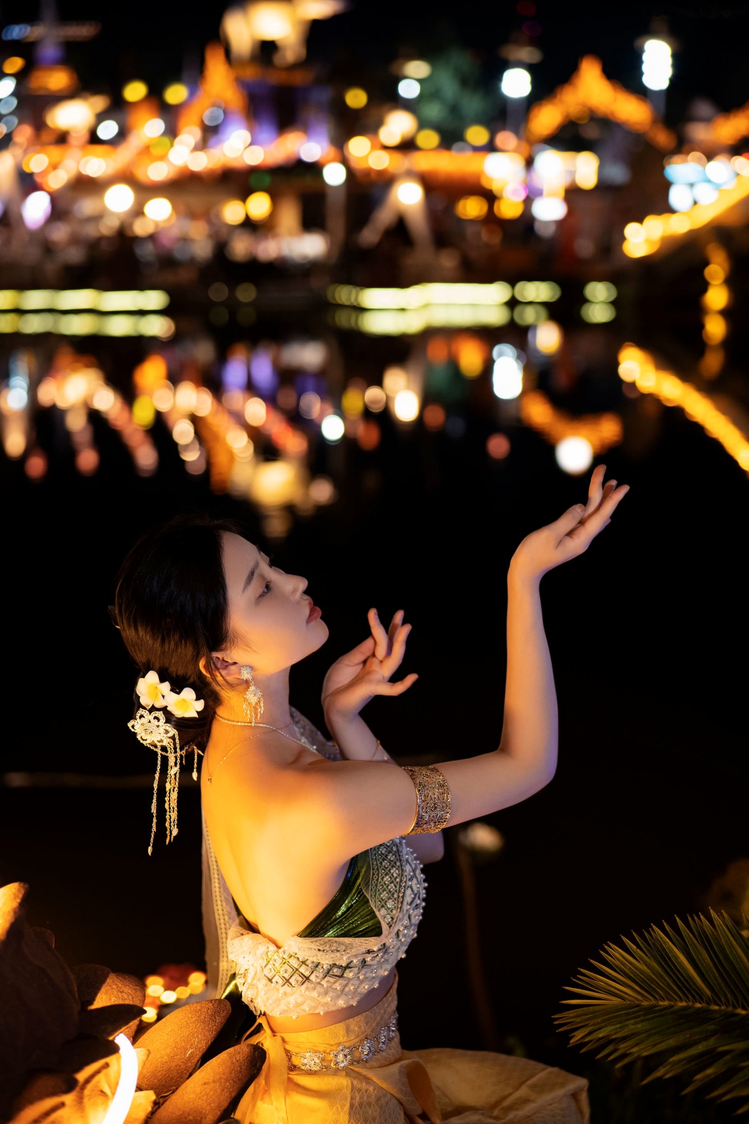 Gallery - 年年-玉兔公主：东南亚风情传统服饰夜景大片，唯美古风意境，优雅清纯女神气质泰国角色扮演清纯 年年女神私房照_秀色女神 - image 11