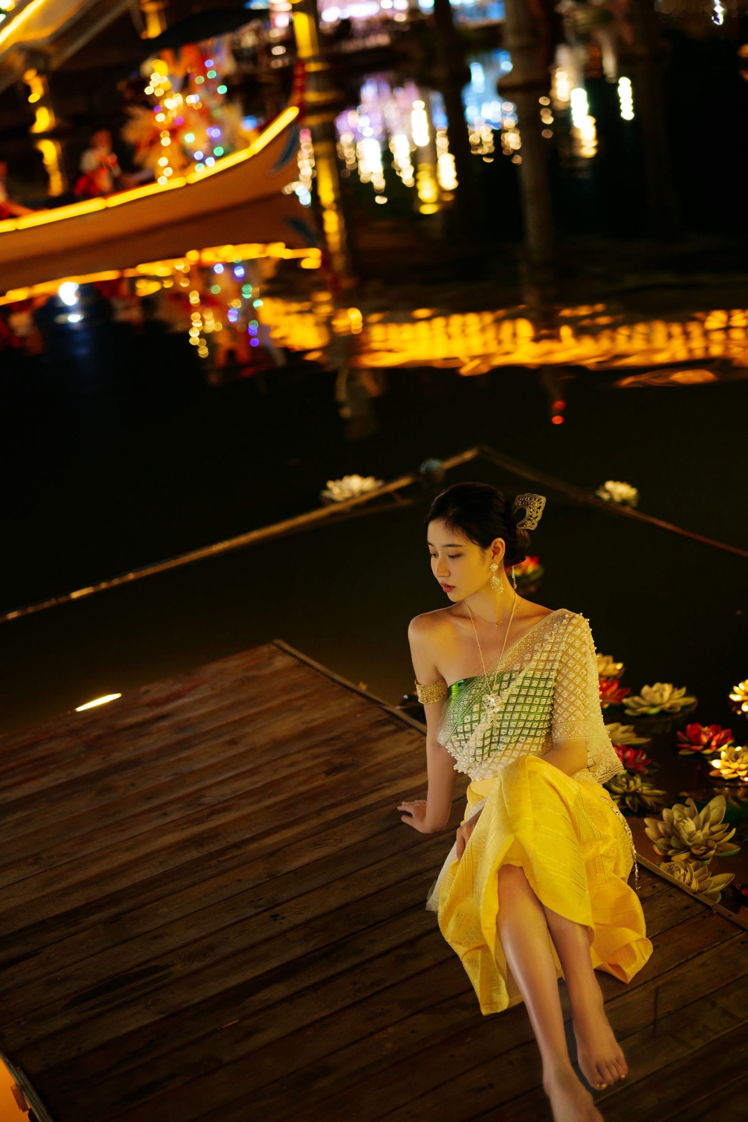 Gallery - 年年-玉兔公主：东南亚风情传统服饰夜景大片，唯美古风意境，优雅清纯女神气质泰国角色扮演清纯 年年女神私房照_秀色女神 - image 15