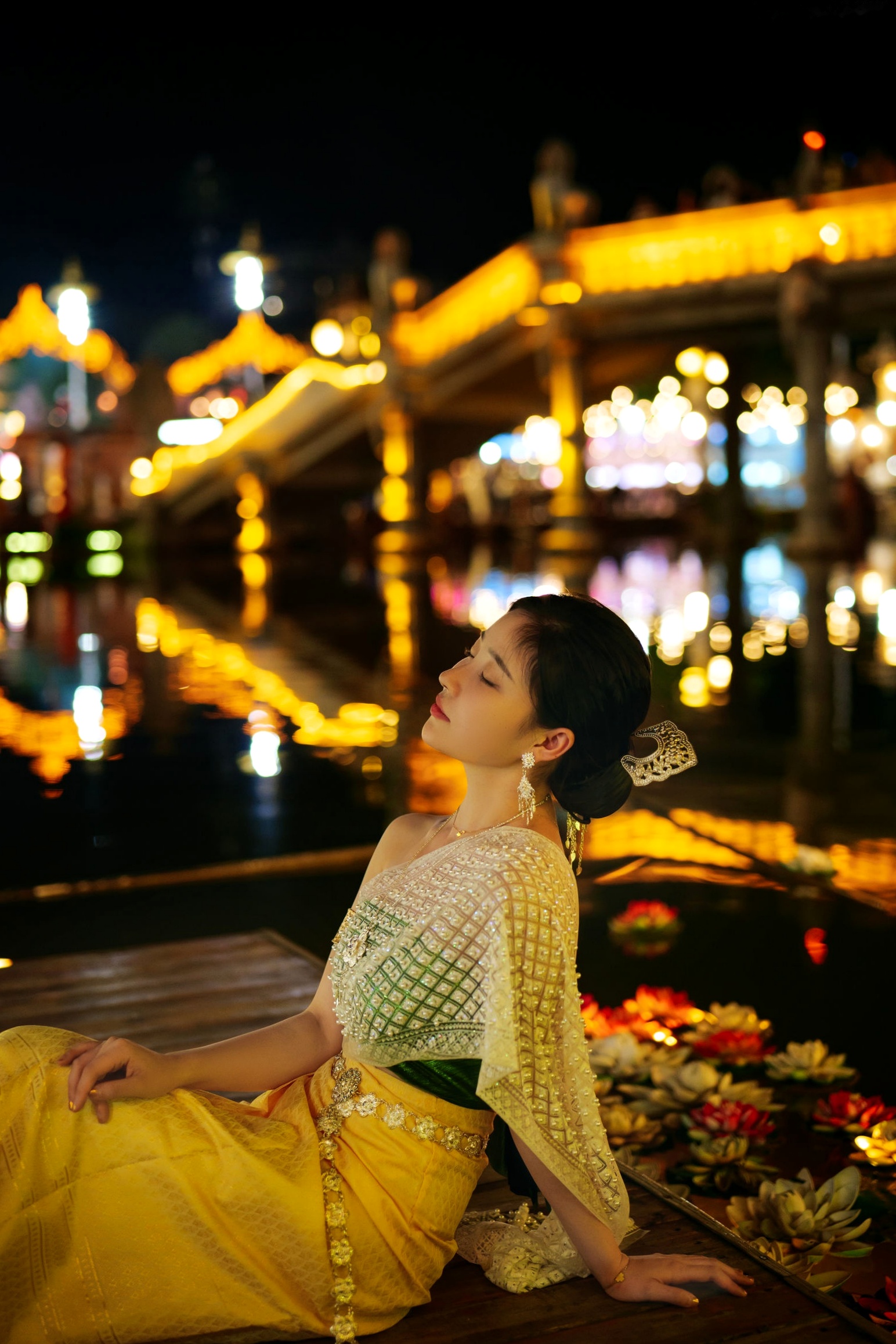 Gallery - 年年-玉兔公主：东南亚风情传统服饰夜景大片，唯美古风意境，优雅清纯女神气质泰国角色扮演清纯 年年女神私房照_秀色女神 - image 16