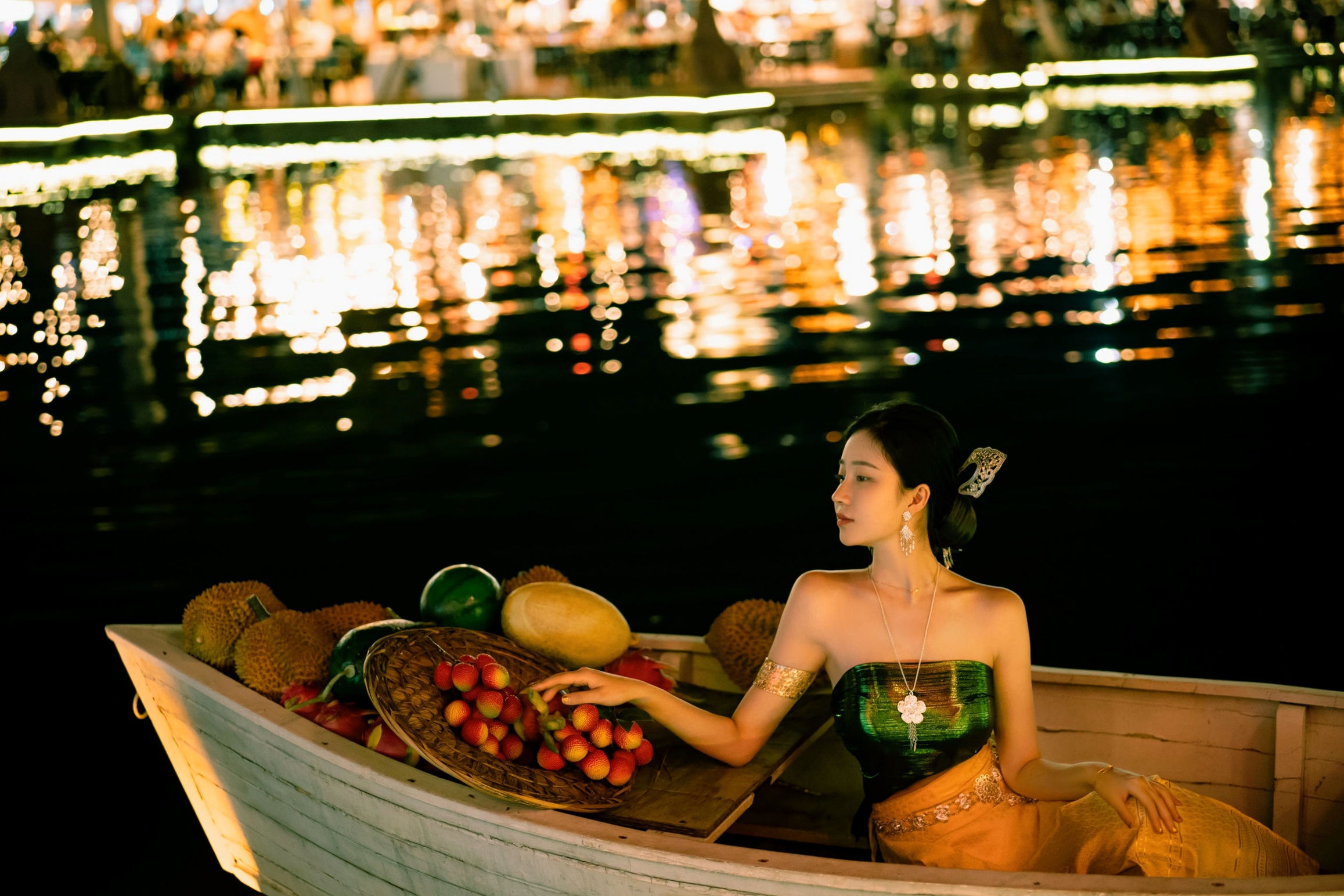 Gallery - 年年-玉兔公主：东南亚风情传统服饰夜景大片，唯美古风意境，优雅清纯女神气质泰国角色扮演清纯 年年女神私房照_秀色女神 - image 18
