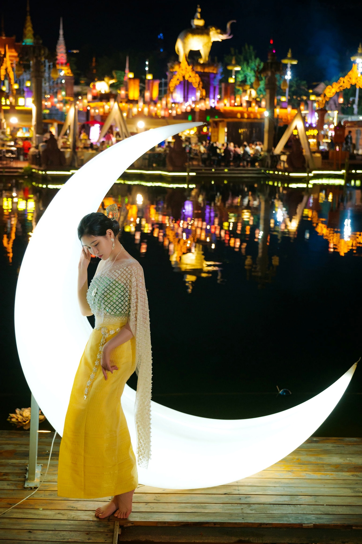 Gallery - 年年-玉兔公主：东南亚风情传统服饰夜景大片，唯美古风意境，优雅清纯女神气质泰国角色扮演清纯 年年女神私房照_秀色女神 - image 19