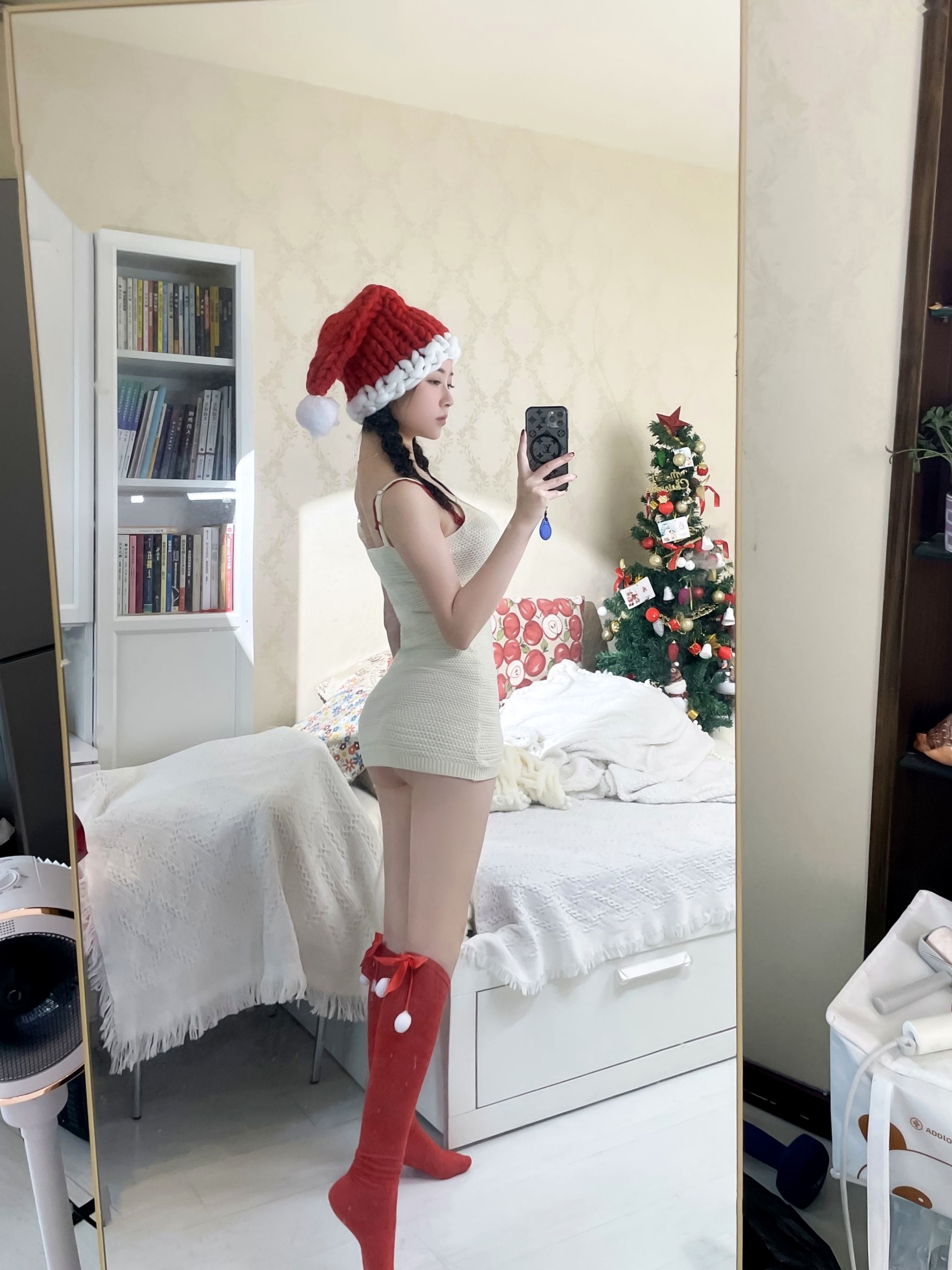 Gallery - 年年Nnian-圣诞节主题私房照，红白针织装透出性感居家诱惑，清纯双马尾与迷人身材完美融合性感诱惑私房照骨感无圣光 年年女神私房照_秀色女神 - image 10
