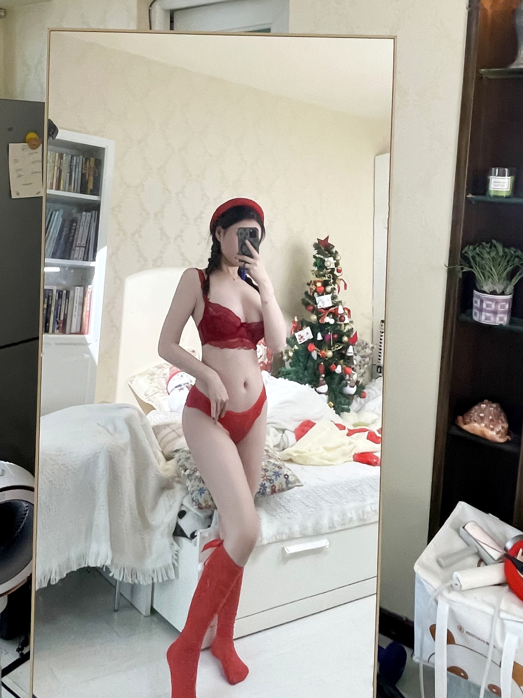 Gallery - 年年Nnian-圣诞节主题私房照，红白针织装透出性感居家诱惑，清纯双马尾与迷人身材完美融合性感诱惑私房照骨感无圣光 年年女神私房照_秀色女神 - image 11