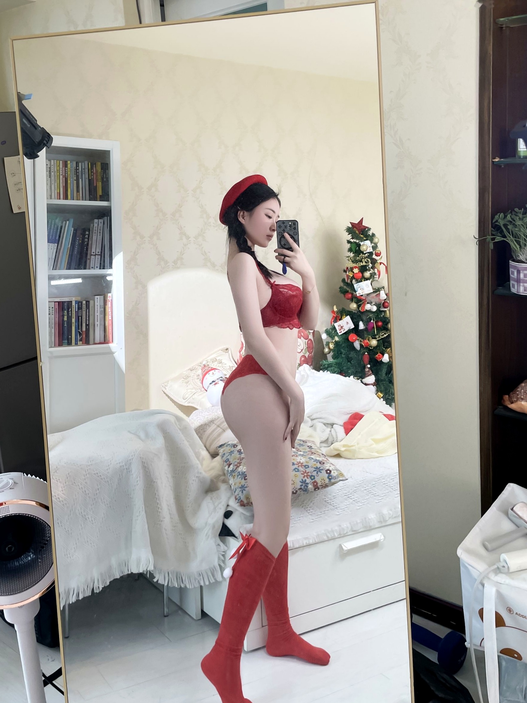 Gallery - 年年Nnian-圣诞节主题私房照，红白针织装透出性感居家诱惑，清纯双马尾与迷人身材完美融合性感诱惑私房照骨感无圣光 年年女神私房照_秀色女神 - image 12