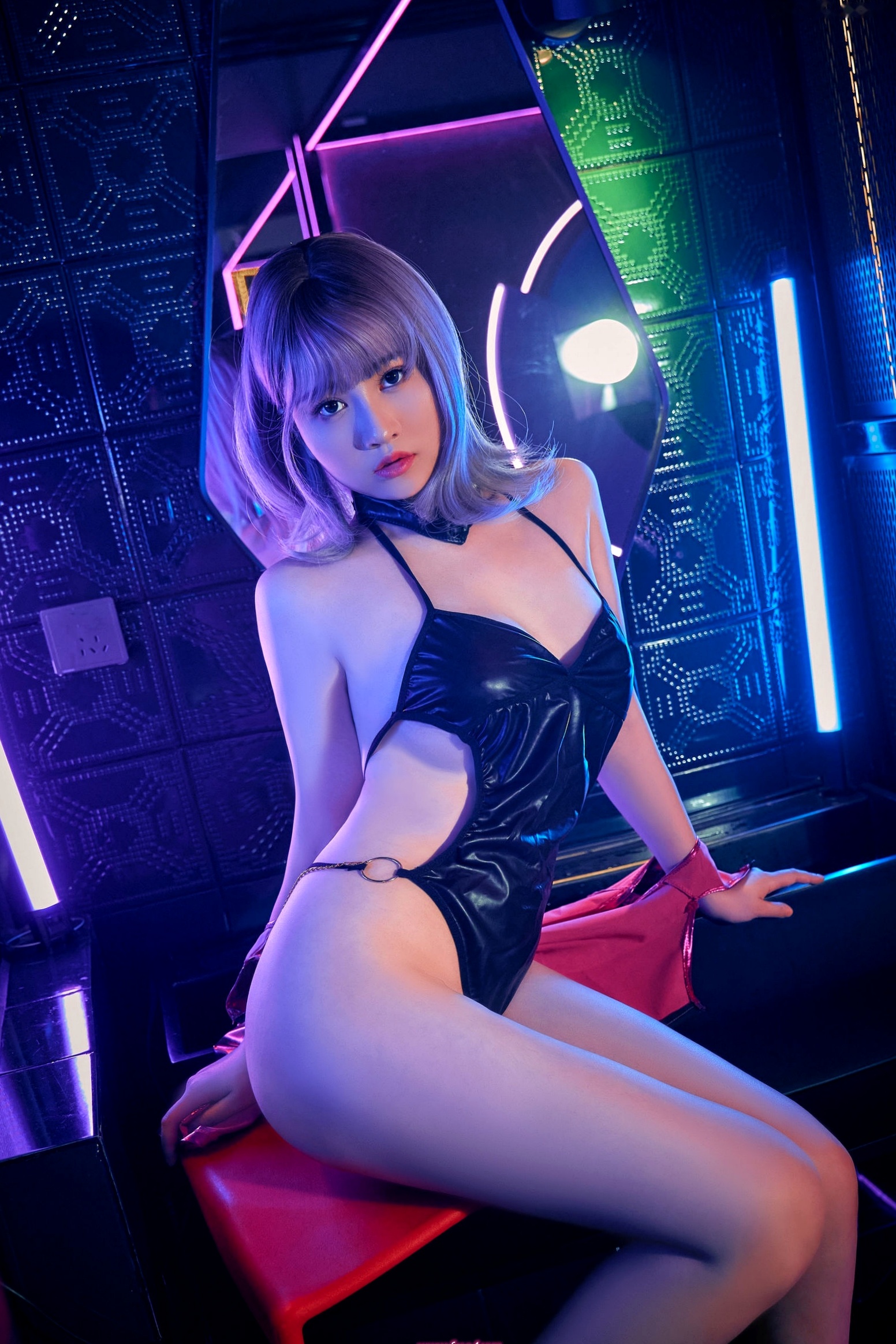 Gallery - 年年Nnian-赛博女孩Cyber-Girl霓虹科幻风写真，漆皮服饰演绎极致视觉盛宴，展现未来潮流与性感魅力性感诱惑冷艳私房照角色扮演 年年女神私房照_秀色女神 - image 7