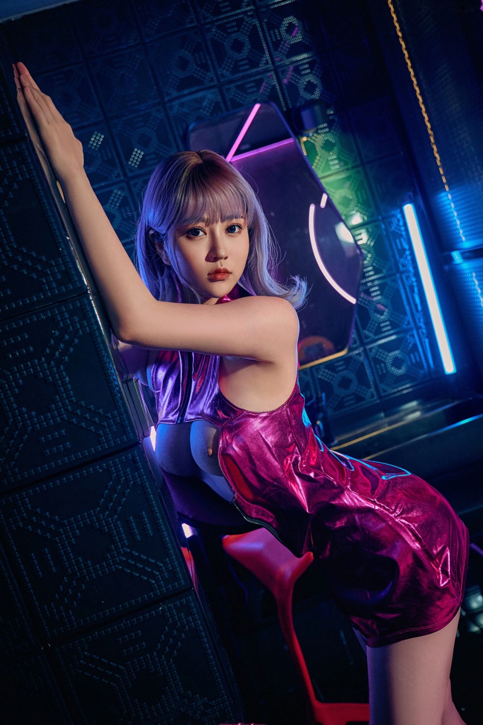 Gallery - 年年Nnian-赛博女孩Cyber-Girl霓虹科幻风写真，漆皮服饰演绎极致视觉盛宴，展现未来潮流与性感魅力性感诱惑冷艳私房照角色扮演 年年女神私房照_秀色女神 - image 17