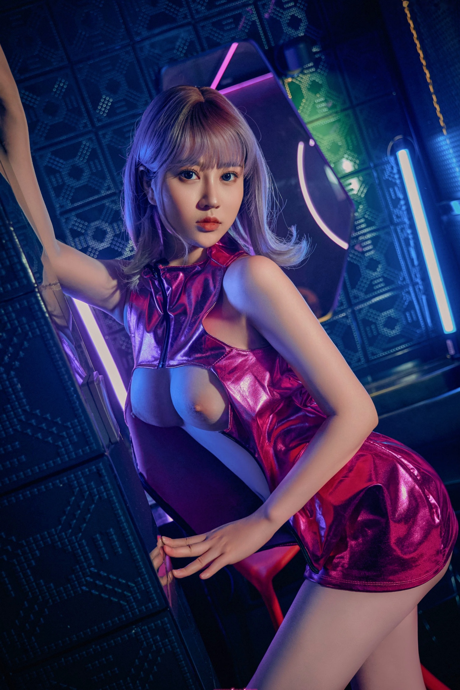 Gallery - 年年Nnian-赛博女孩Cyber-Girl霓虹科幻风写真，漆皮服饰演绎极致视觉盛宴，展现未来潮流与性感魅力性感诱惑冷艳私房照角色扮演 年年女神私房照_秀色女神 - image 18