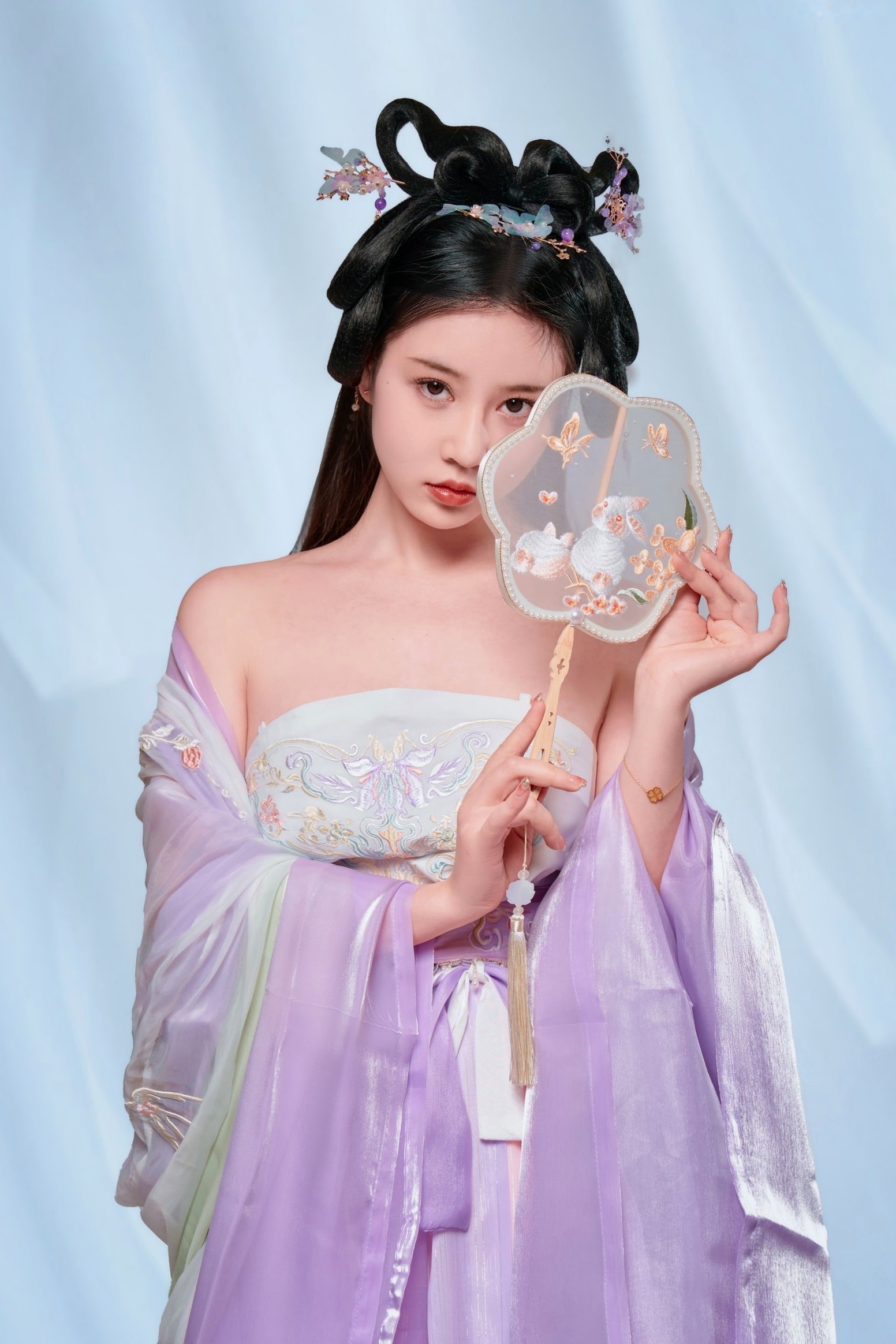 Gallery - 年年Nnian-春日之時：古风汉服温婉美人，唯美艺术私房视觉盛宴性感私房照女神气质大尺度 年年女神私房照_秀色女神 - image 1