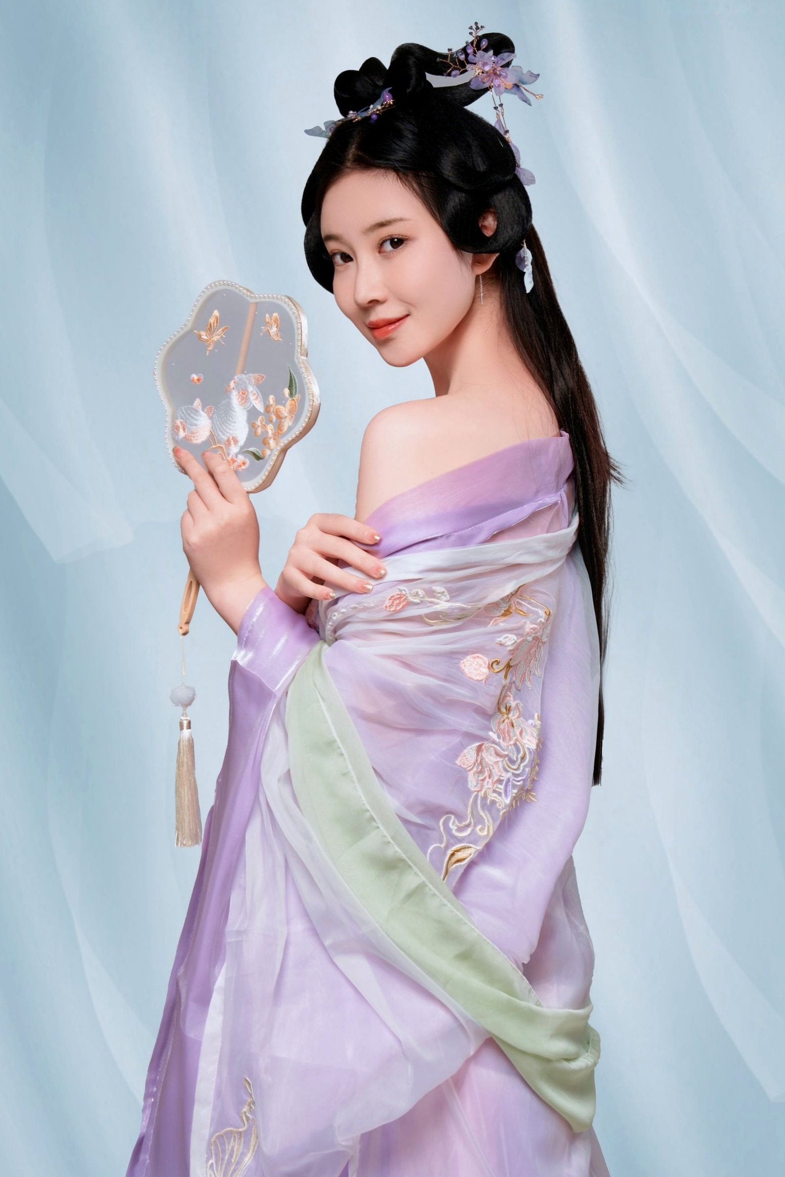 Gallery - 年年Nnian-春日之時：古风汉服温婉美人，唯美艺术私房视觉盛宴性感私房照女神气质大尺度 年年女神私房照_秀色女神 - image 3