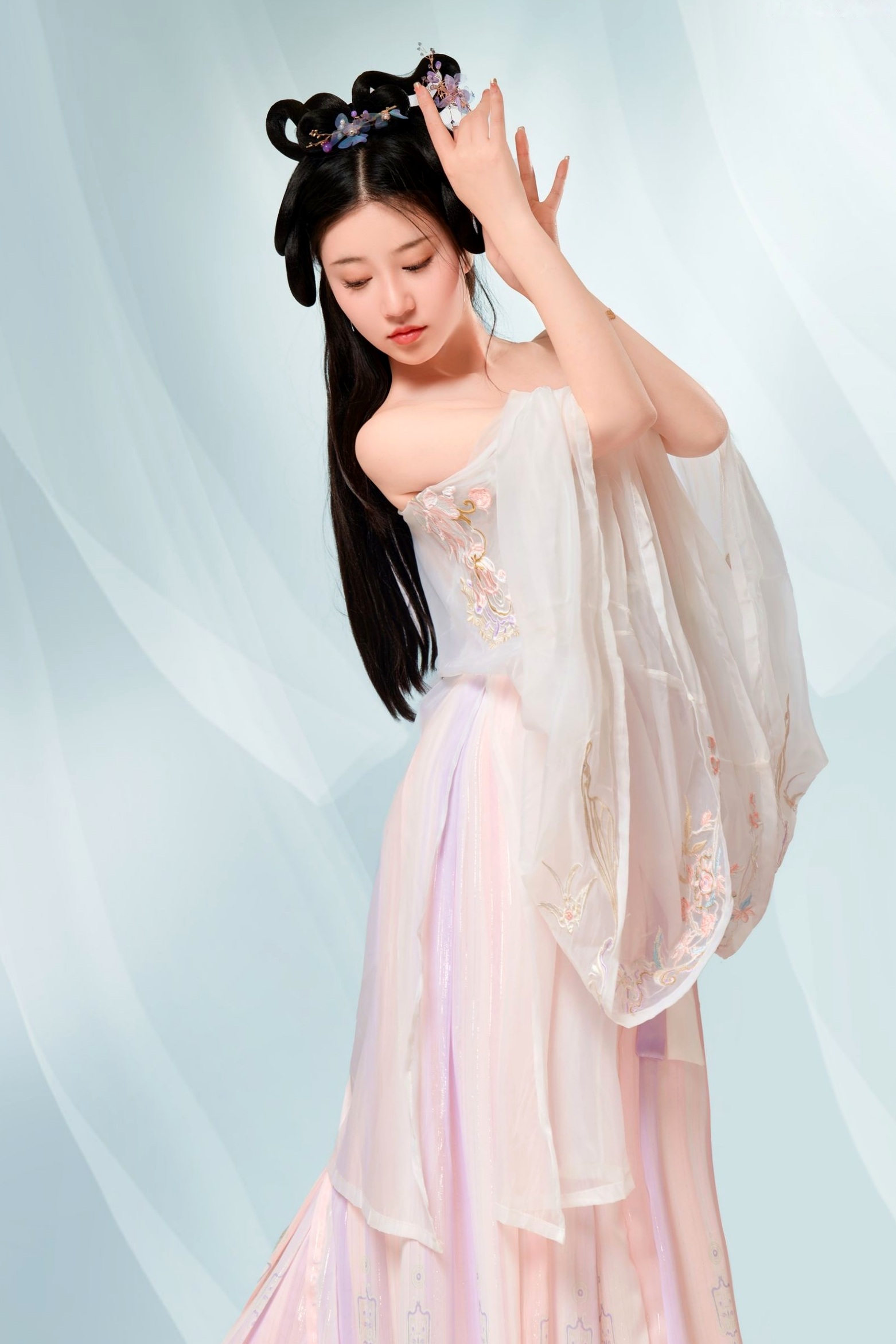 Gallery - 年年Nnian-春日之時：古风汉服温婉美人，唯美艺术私房视觉盛宴性感私房照女神气质大尺度 年年女神私房照_秀色女神 - image 17
