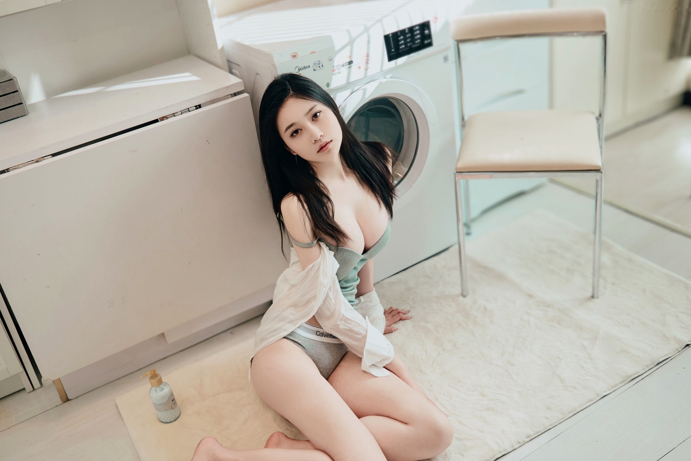 Gallery - 年年Nnian-洗衣房私房照，灰色内衣居家诱惑，清纯女神大尺度写真私房照性感诱惑内衣女神 年年女神私房照_秀色女神 - image 12